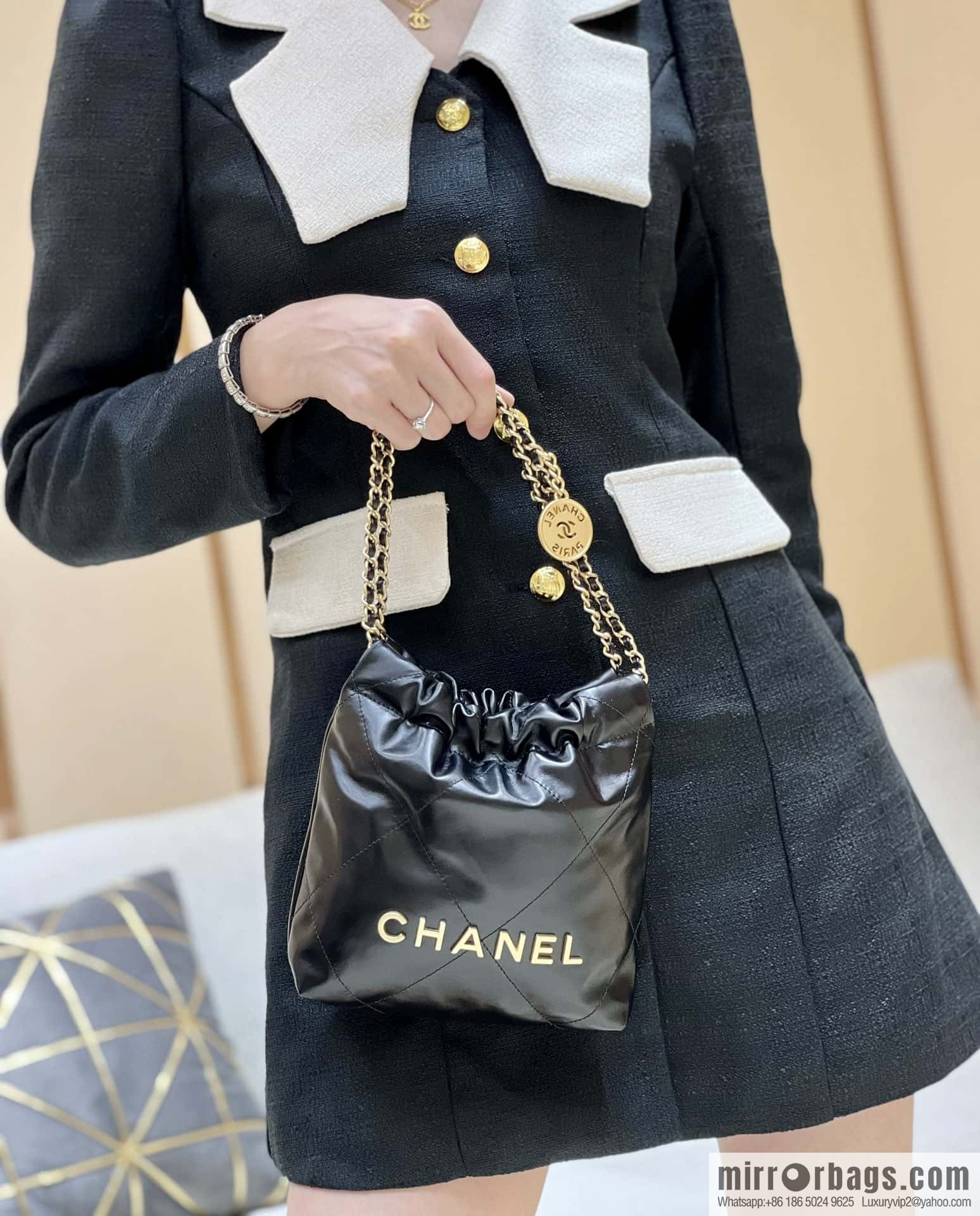 CHANEL 23S spring and summer series mini 22 bags AS3980 black/gold buckle