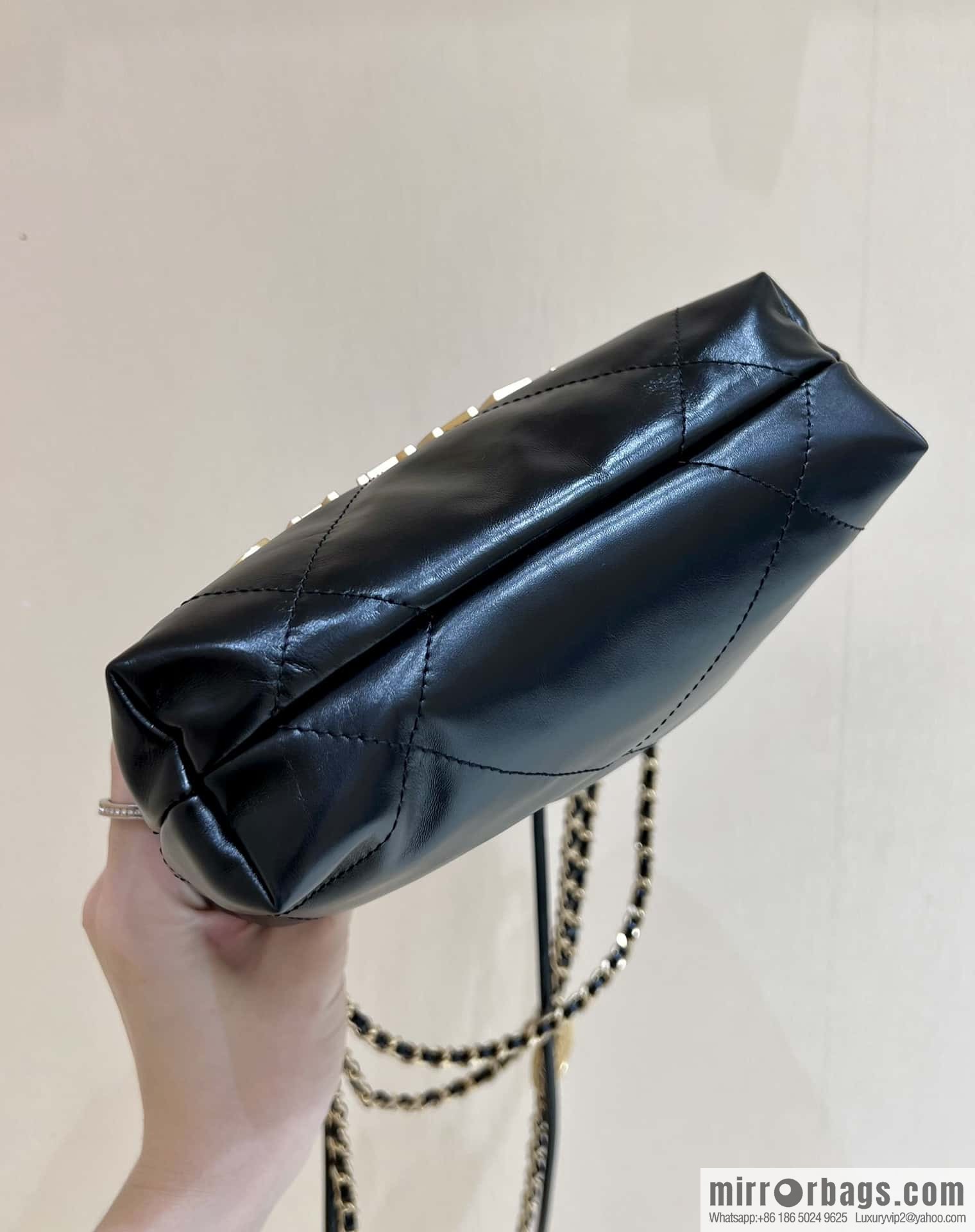 CHANEL 23S spring and summer series mini 22 bags AS3980 black/gold buckle