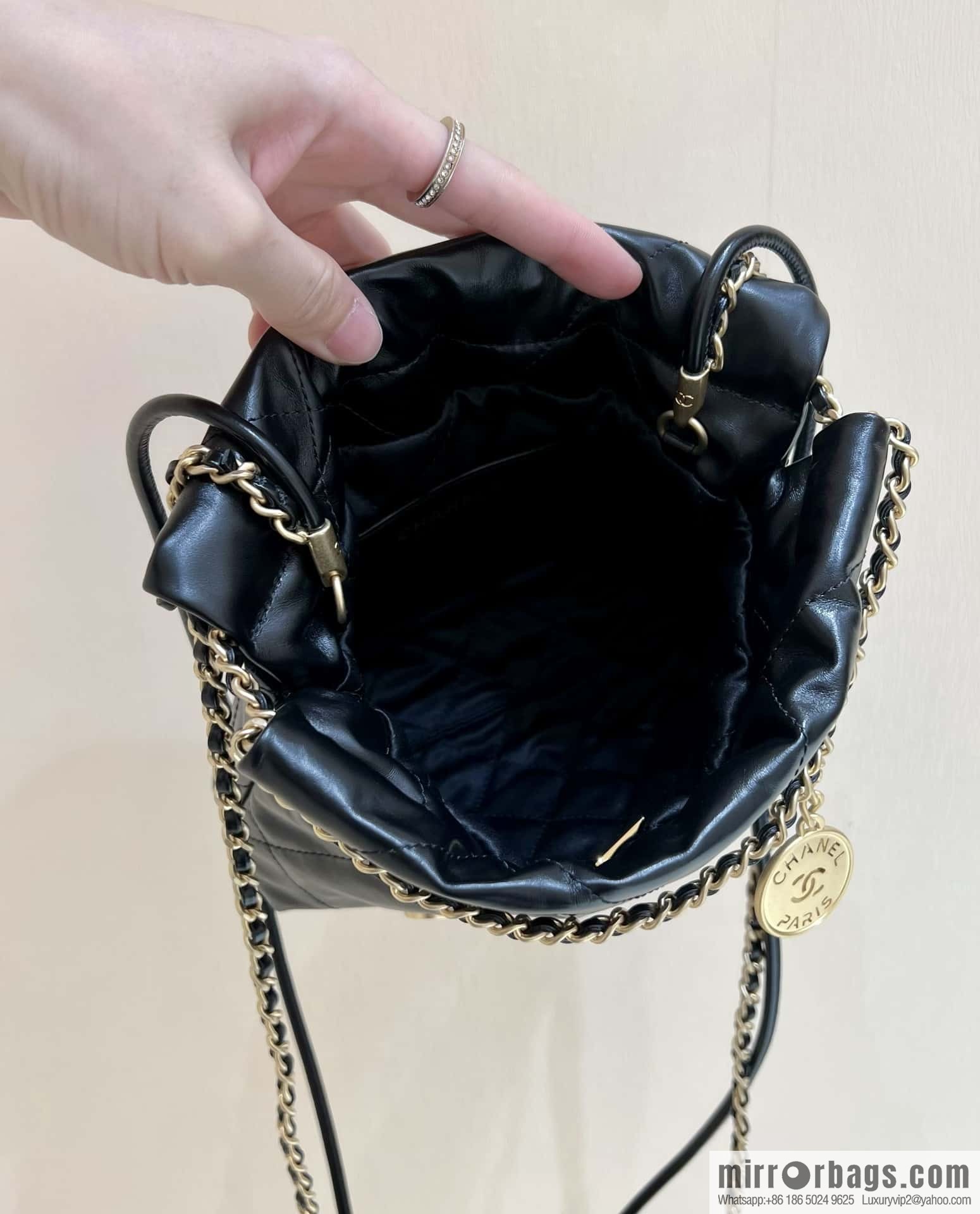 CHANEL 23S spring and summer series mini 22 bags AS3980 black/gold buckle