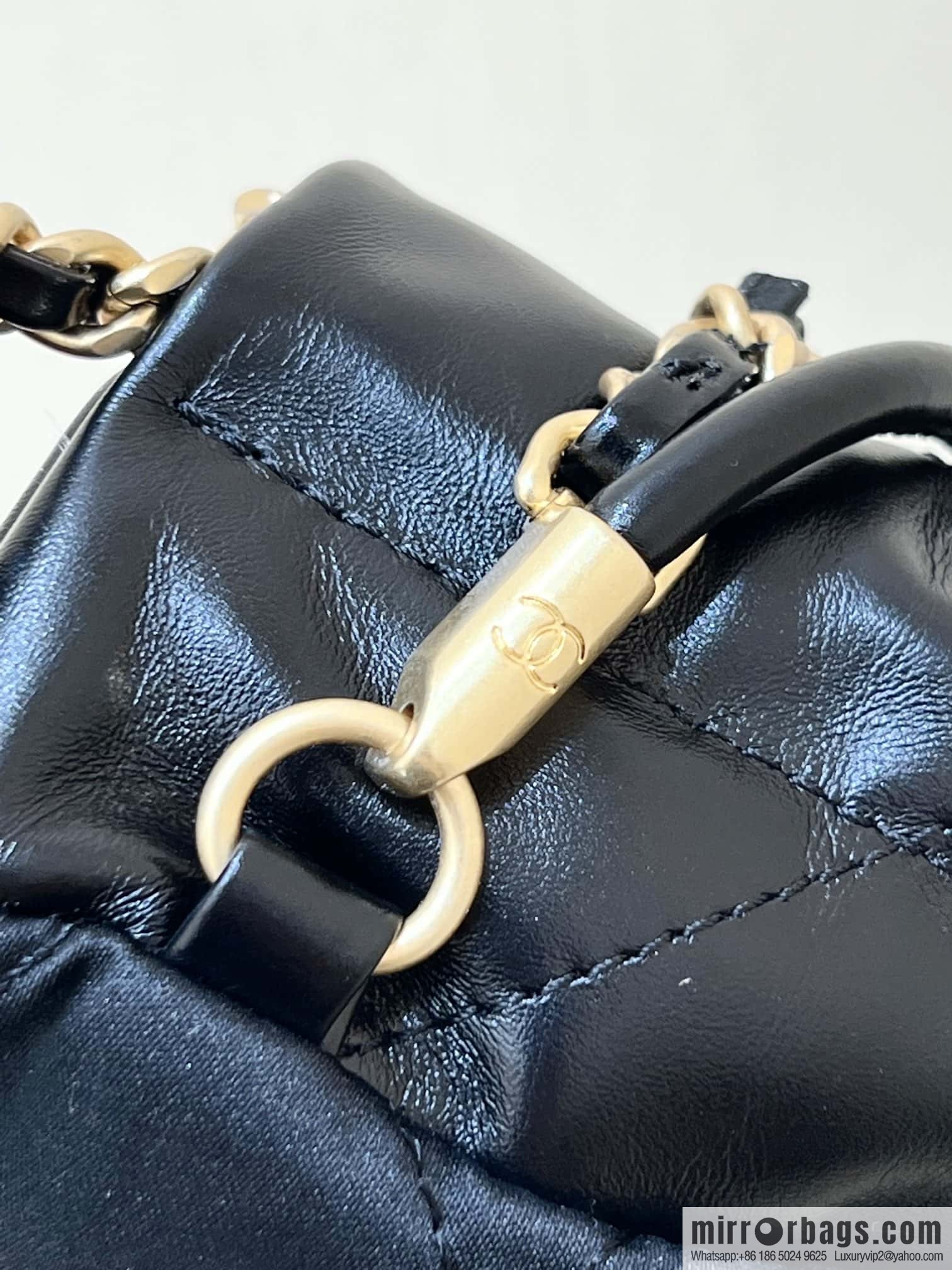 CHANEL 23S spring and summer series mini 22 bags AS3980 black/gold buckle
