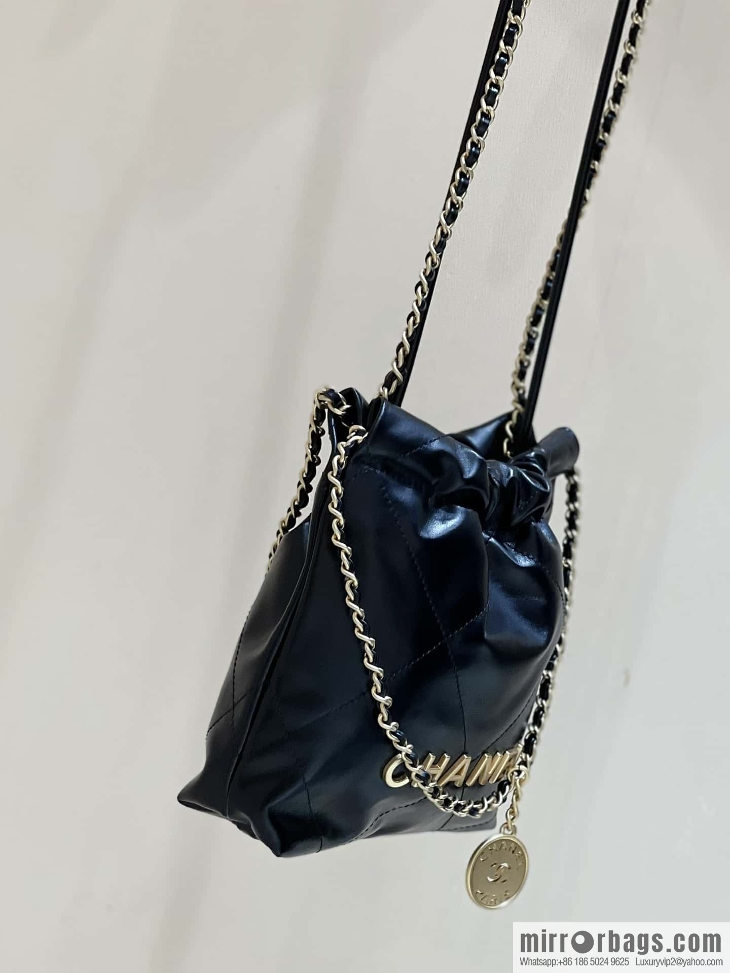 CHANEL 23S spring and summer series mini 22 bags AS3980 black/gold buckle