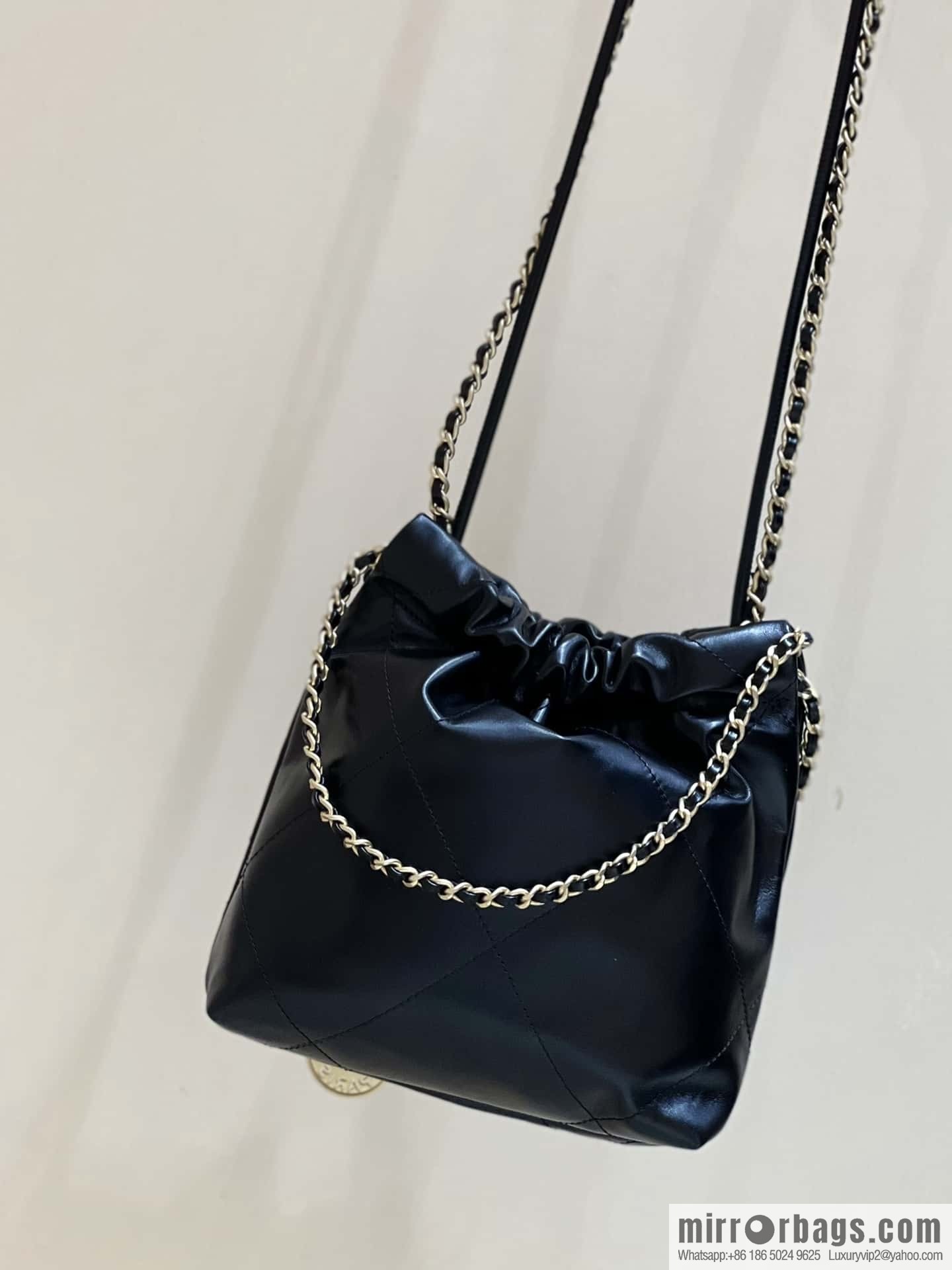 CHANEL 23S spring and summer series mini 22 bags AS3980 black/gold buckle