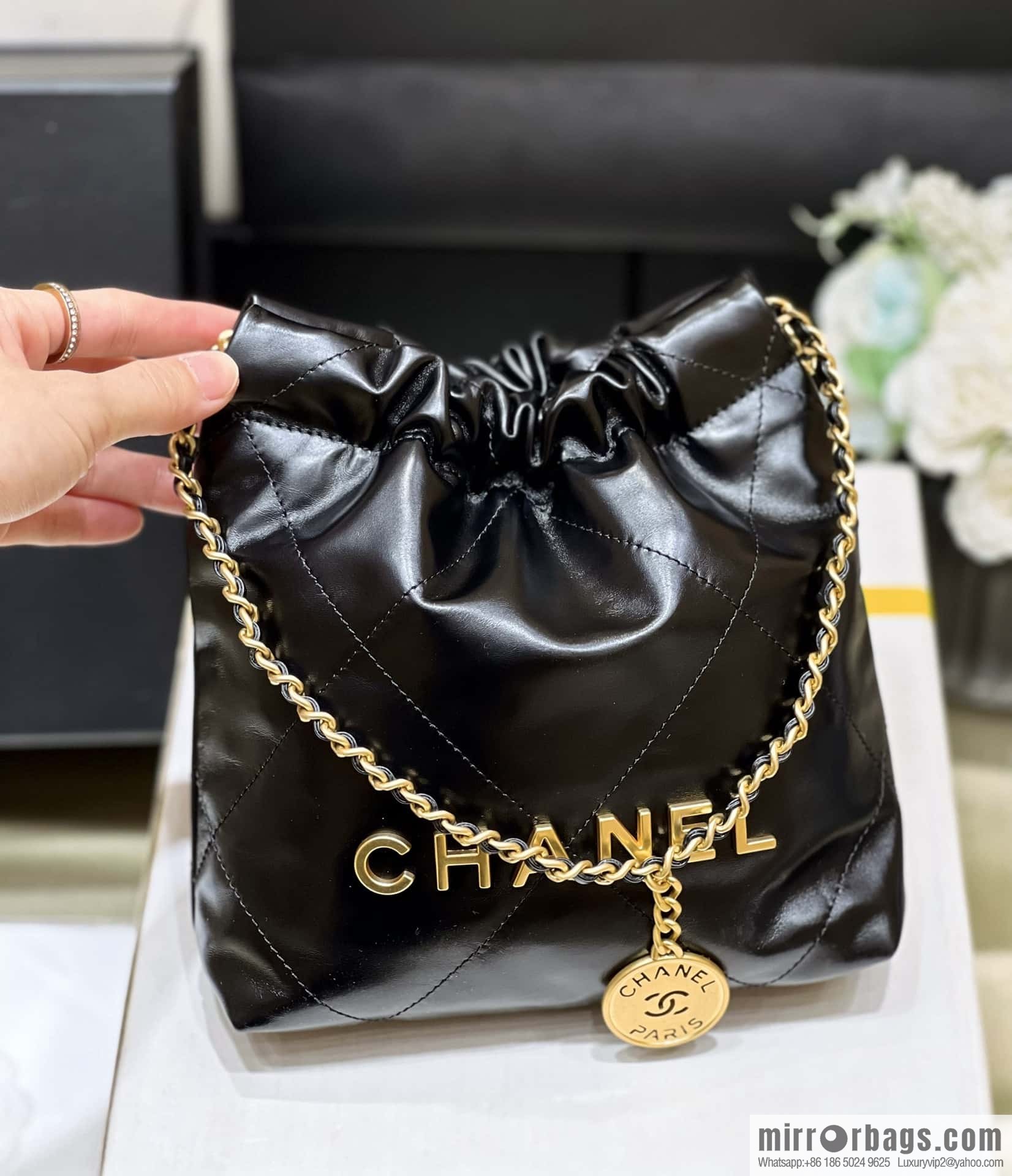 CHANEL 23S spring and summer series mini 22 bags AS3980 black/gold buckle