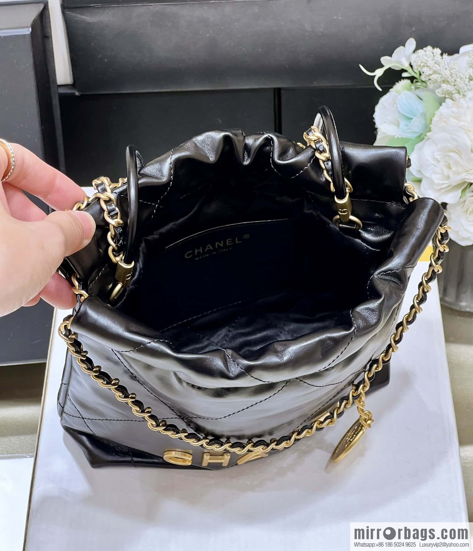 CHANEL 23S spring and summer series mini 22 bags AS3980 black/gold buckle