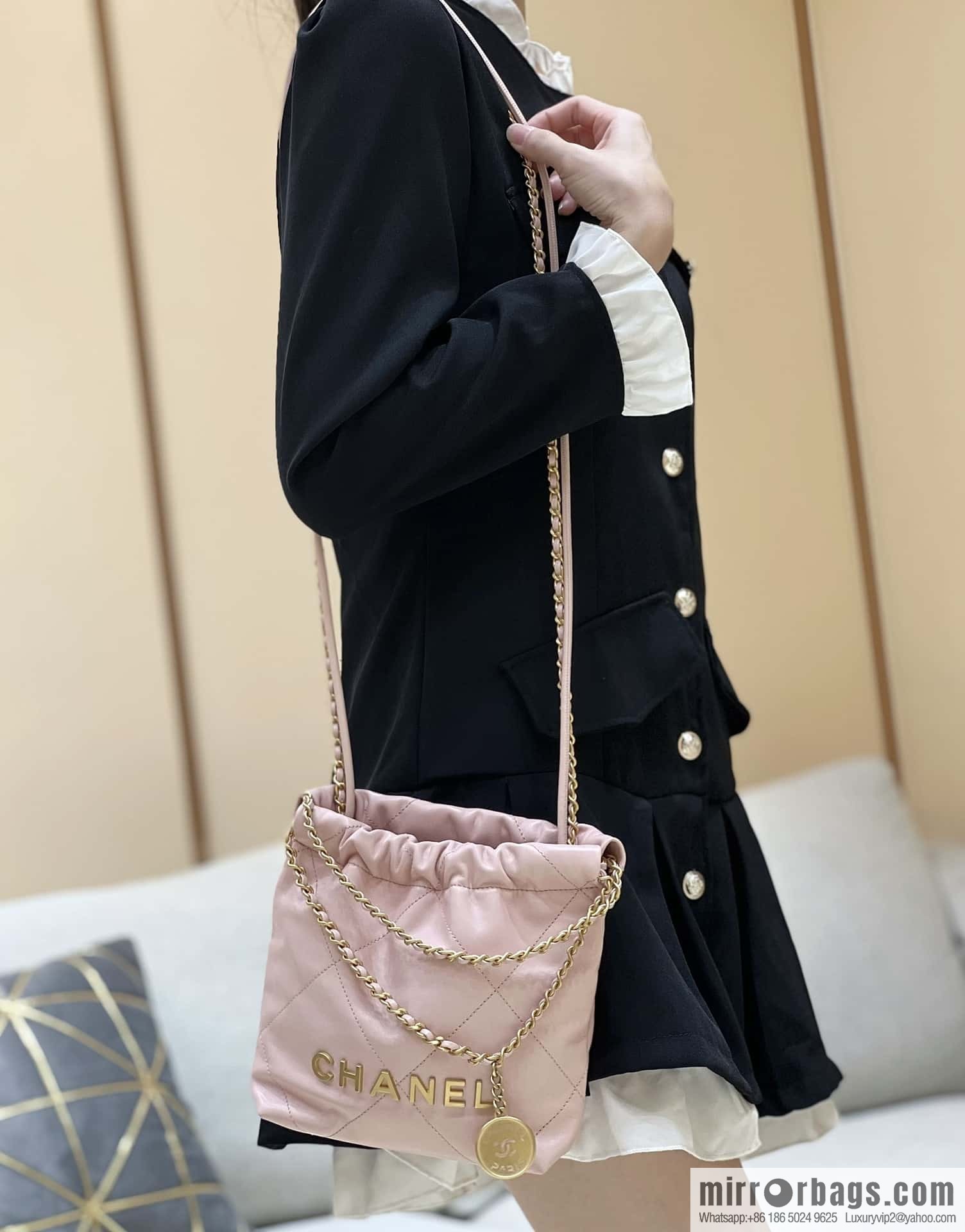 CHANEL 23S spring and summer series mini 22 bags AS3980 pink/gold buckle