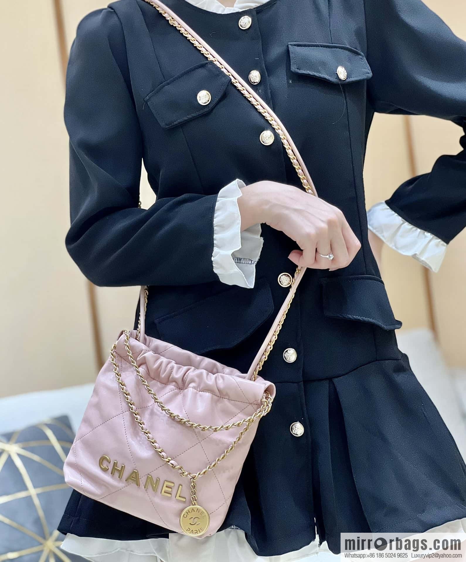CHANEL 23S spring and summer series mini 22 bags AS3980 pink/gold buckle