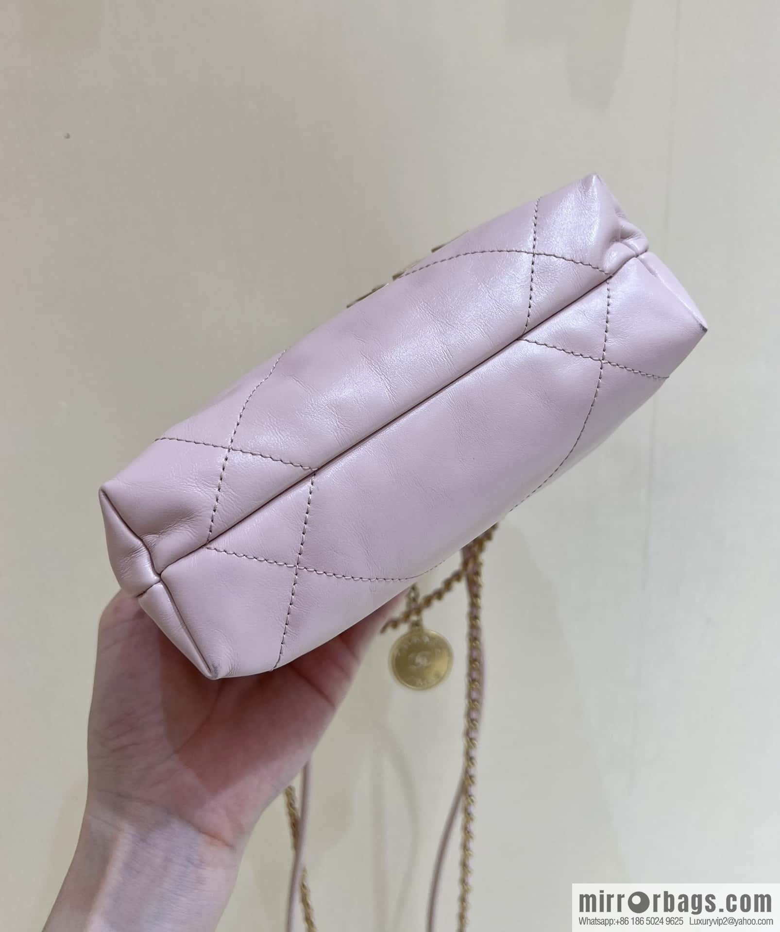 CHANEL 23S spring and summer series mini 22 bags AS3980 pink/gold buckle
