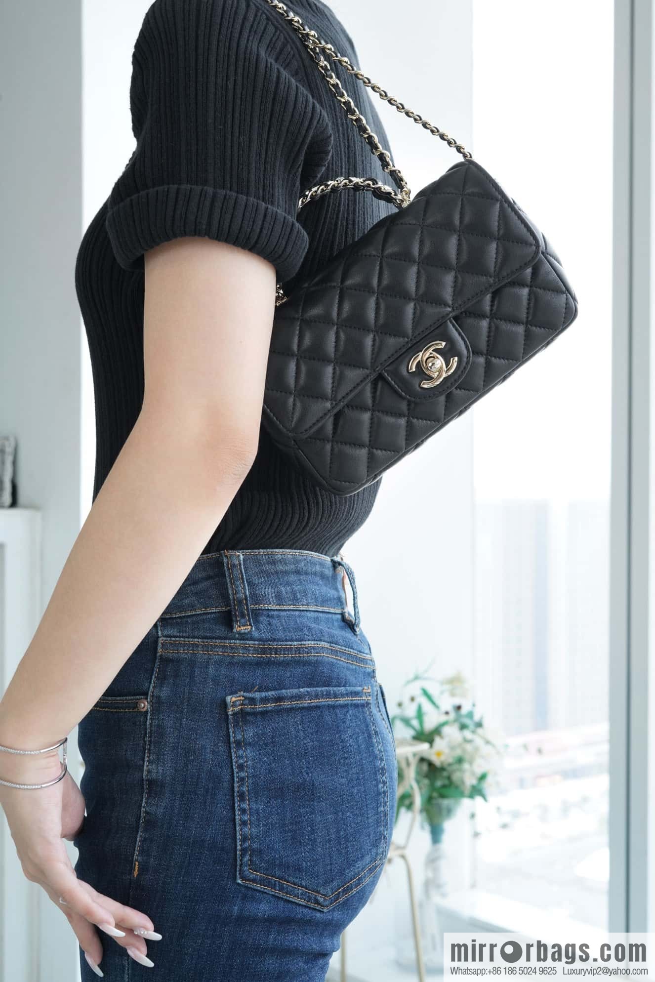 CHANEL 23A rhinestone handle cf medium black AS4141