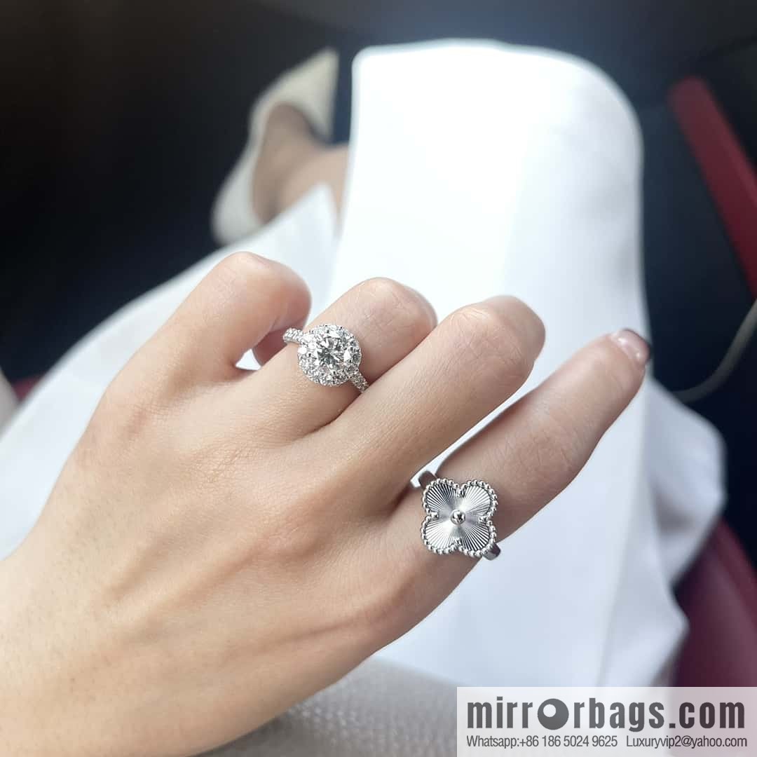 Van Cleef & Arpels Vintage Alhambra ring Four-leaf clover white gold laser engraved ring