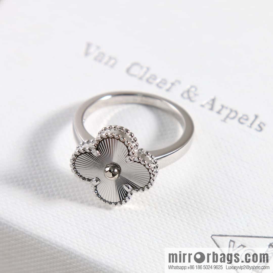 Van Cleef & Arpels Vintage Alhambra ring Four-leaf clover white gold laser engraved ring