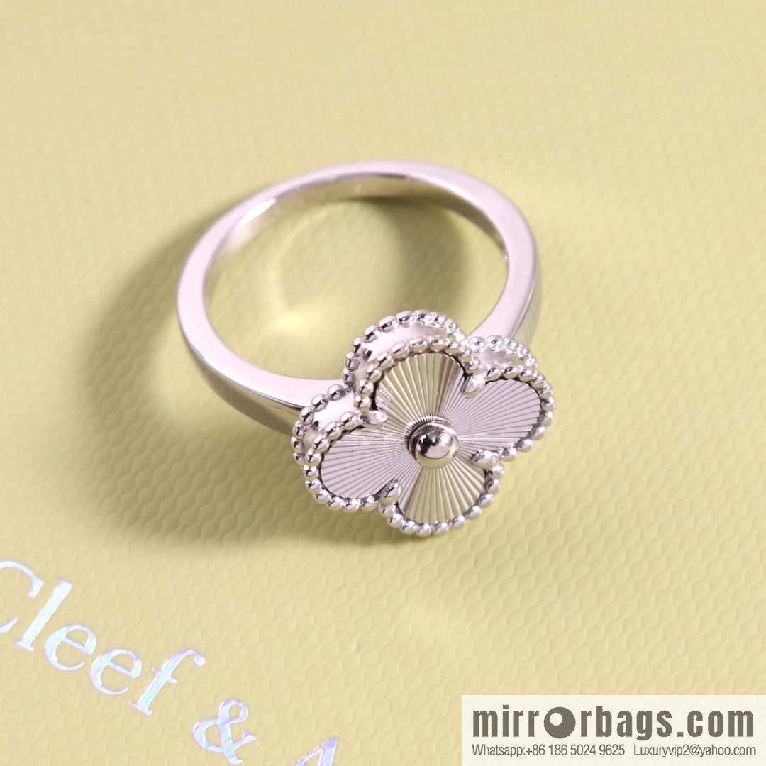 Van Cleef & Arpels Vintage Alhambra ring Four-leaf clover white gold laser engraved ring
