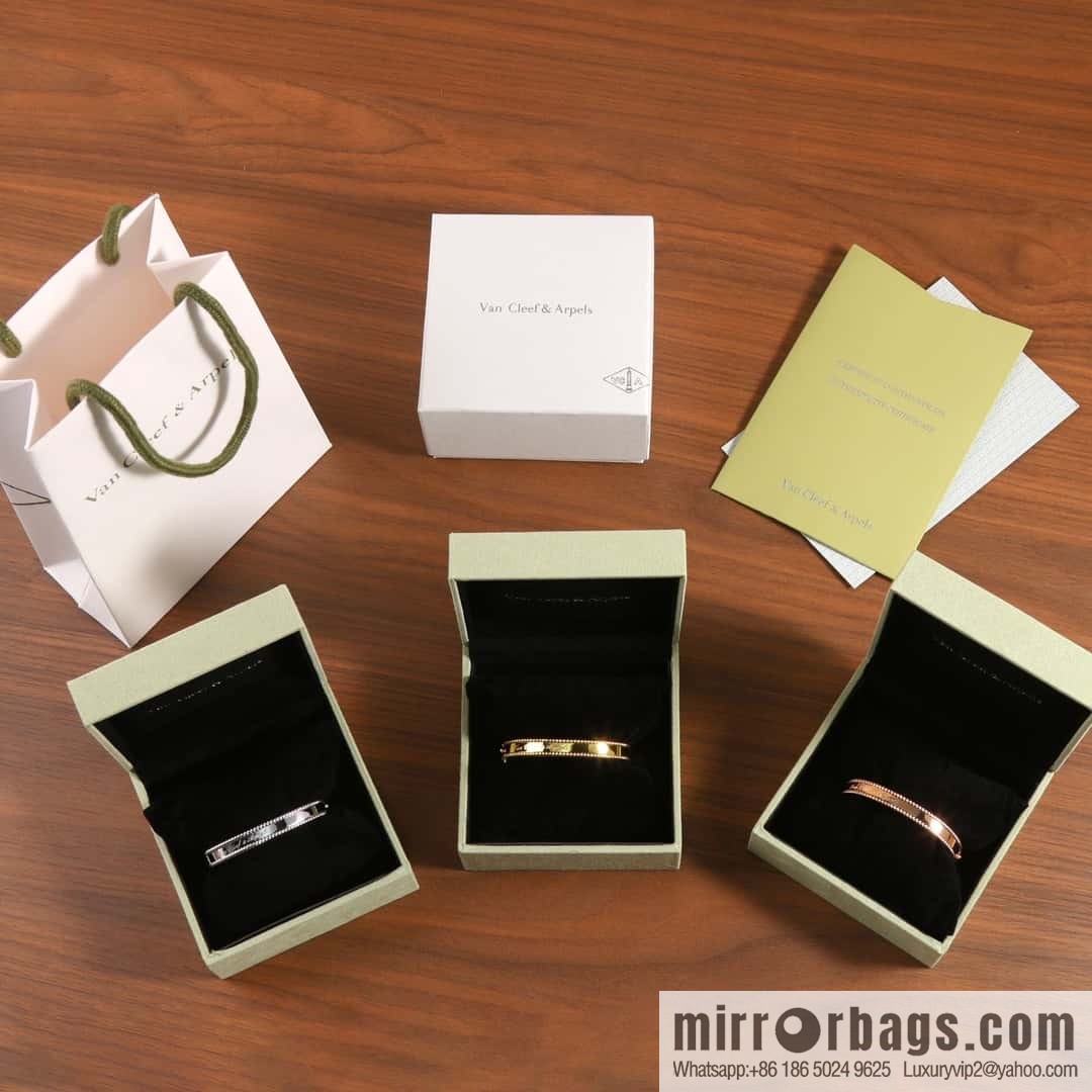 Van Cleef & Arpels Perlee signature bracelet bracelet