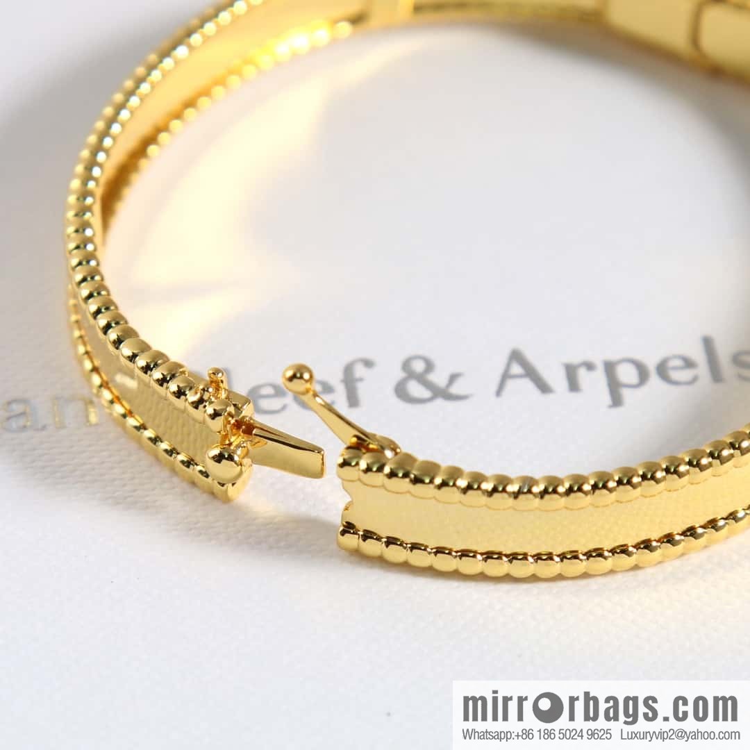 Van Cleef & Arpels Perlee signature bracelet bracelet