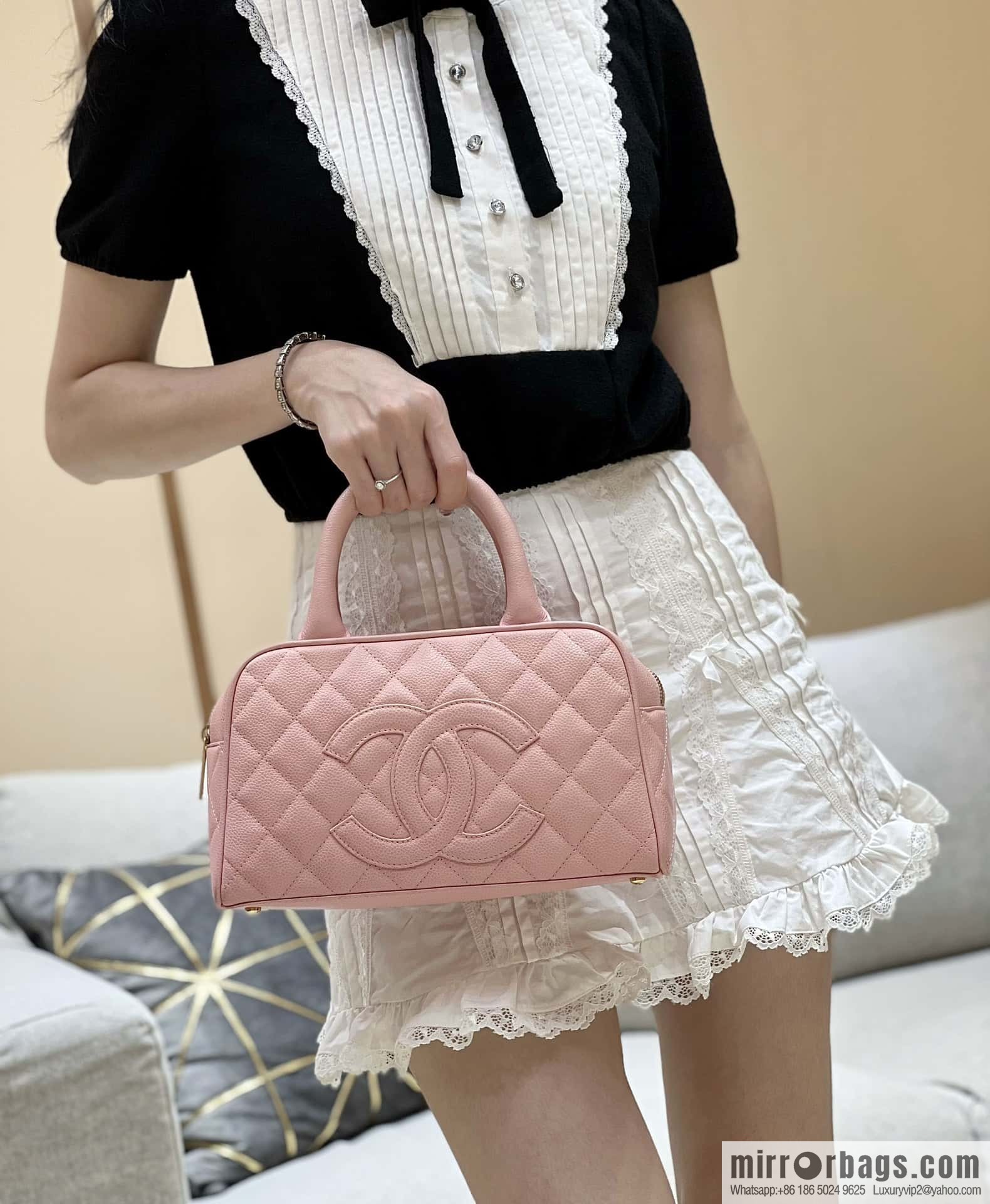 CHANEL CNNe same hot medieval bowling bag A20996 pink