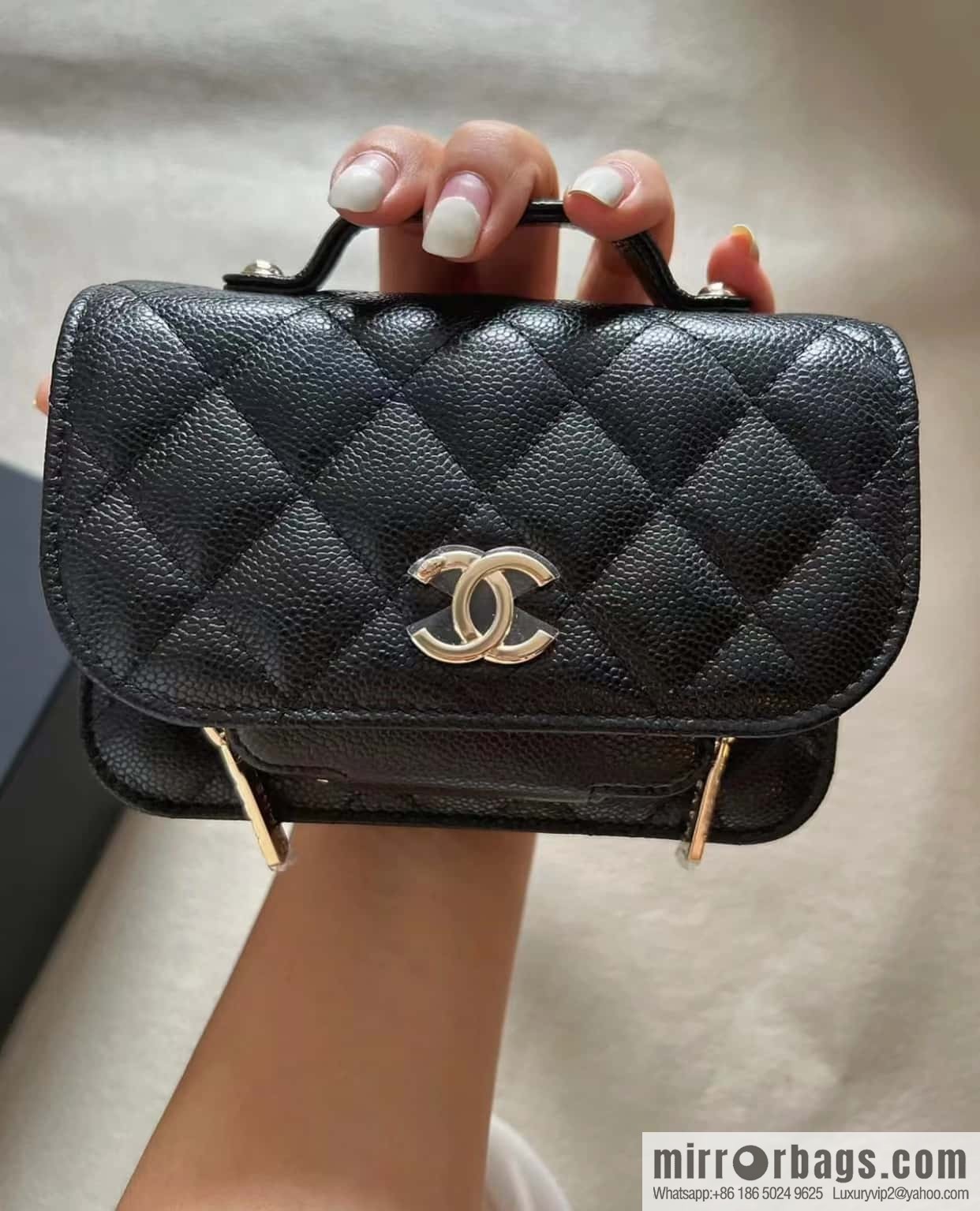 CHANEL 22b autumn and winter new trailer series mini mailman parcel AP2914