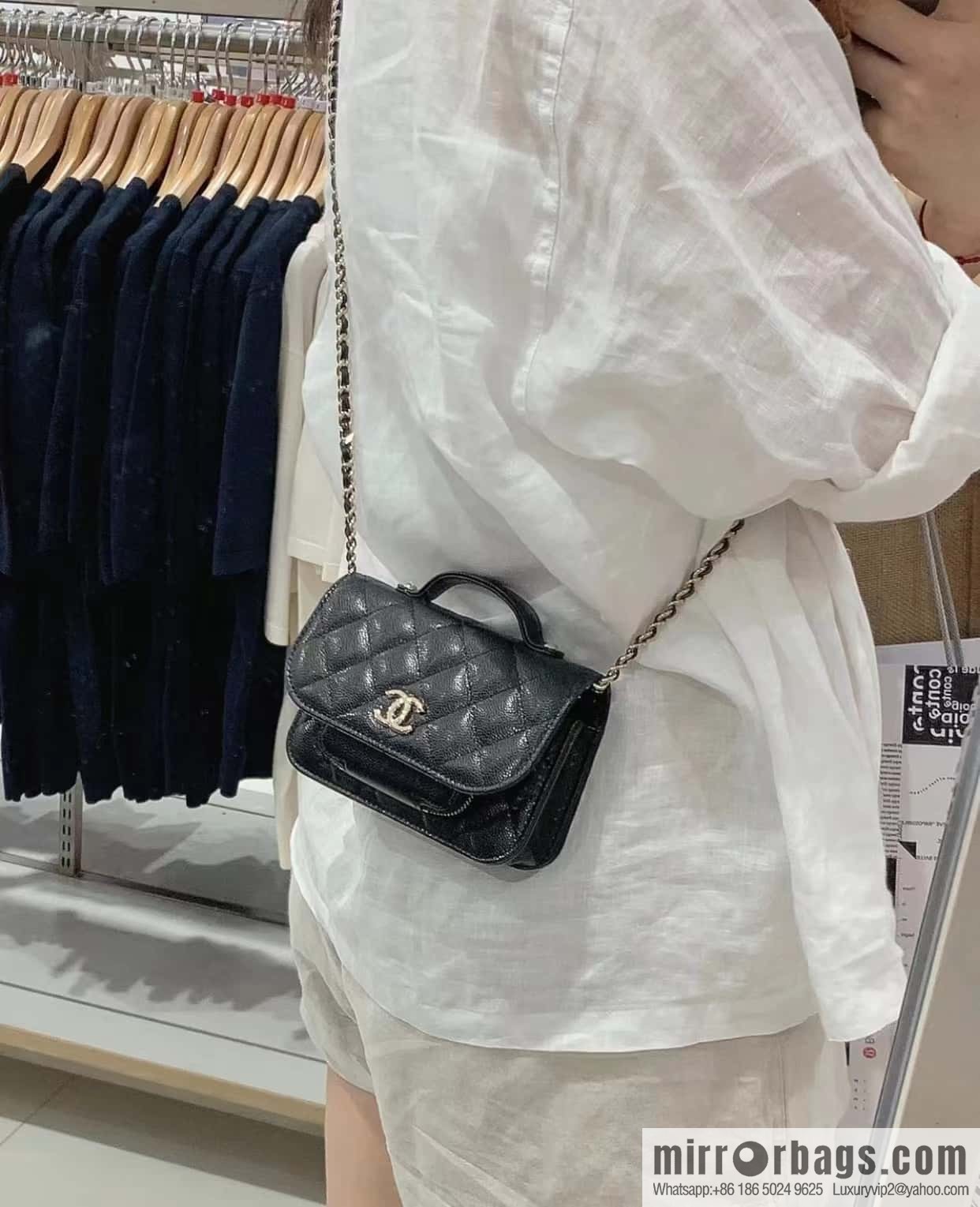 CHANEL 22b autumn and winter new trailer series mini mailman parcel AP2914