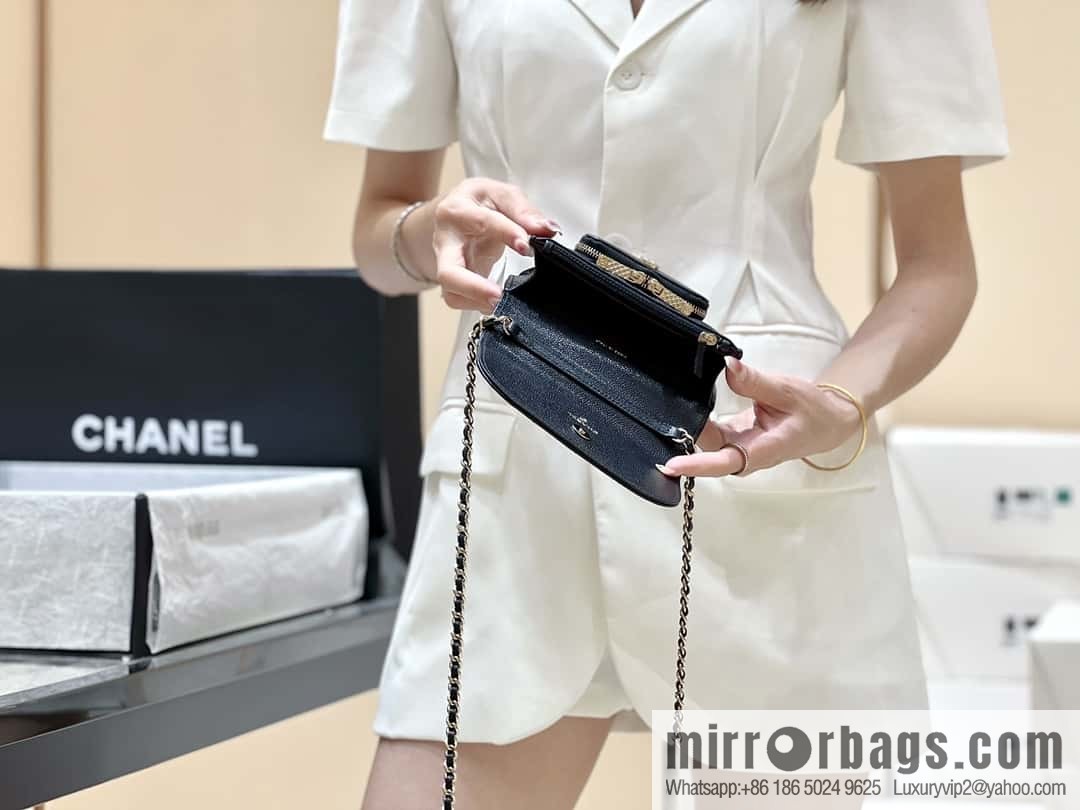 CHANEL 22b autumn and winter new trailer series mini mailman parcel AP2914