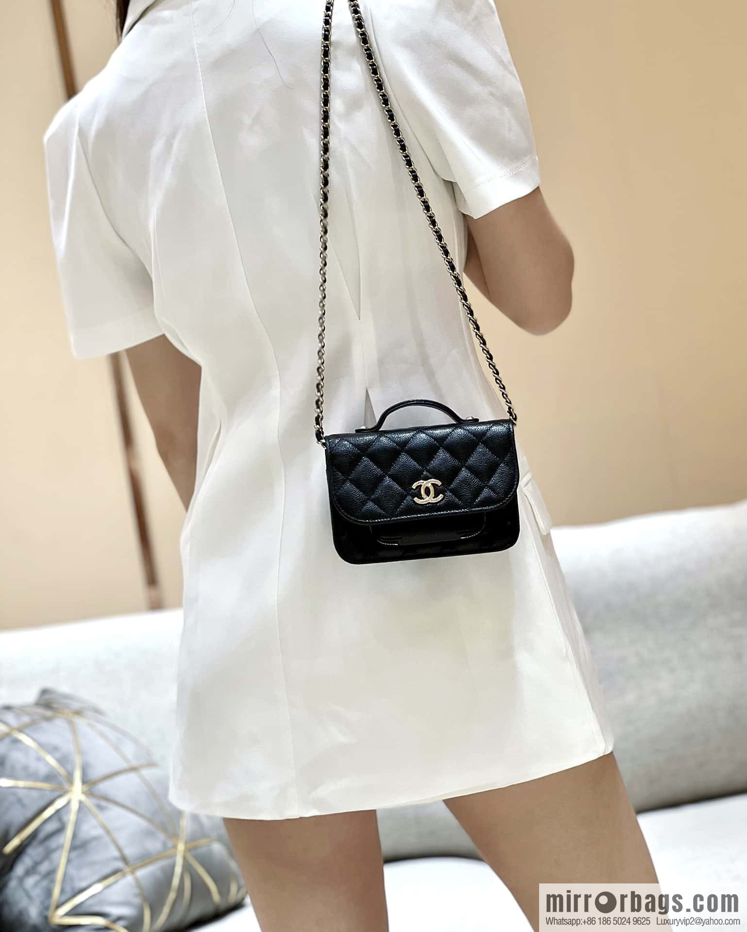 CHANEL 22b autumn and winter new trailer series mini mailman parcel AP2914