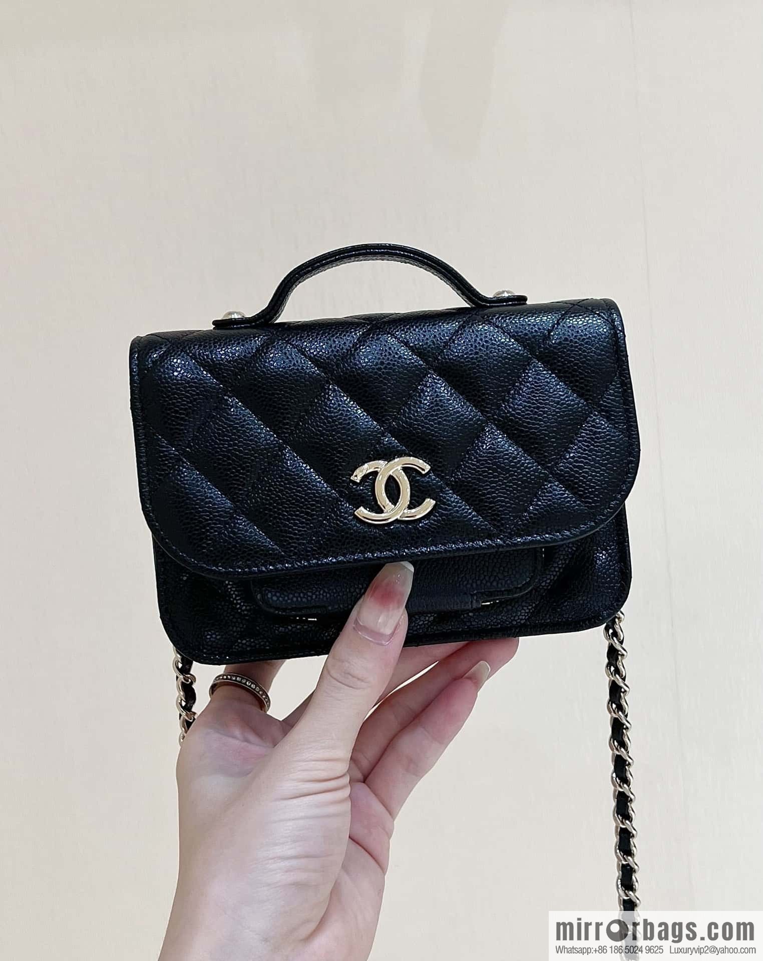 CHANEL 22b autumn and winter new trailer series mini mailman parcel AP2914