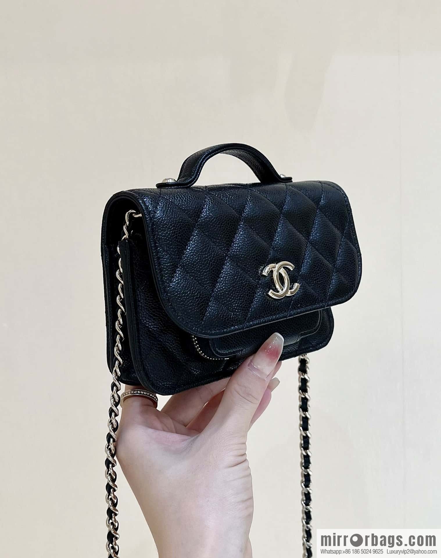 CHANEL 22b autumn and winter new trailer series mini mailman parcel AP2914