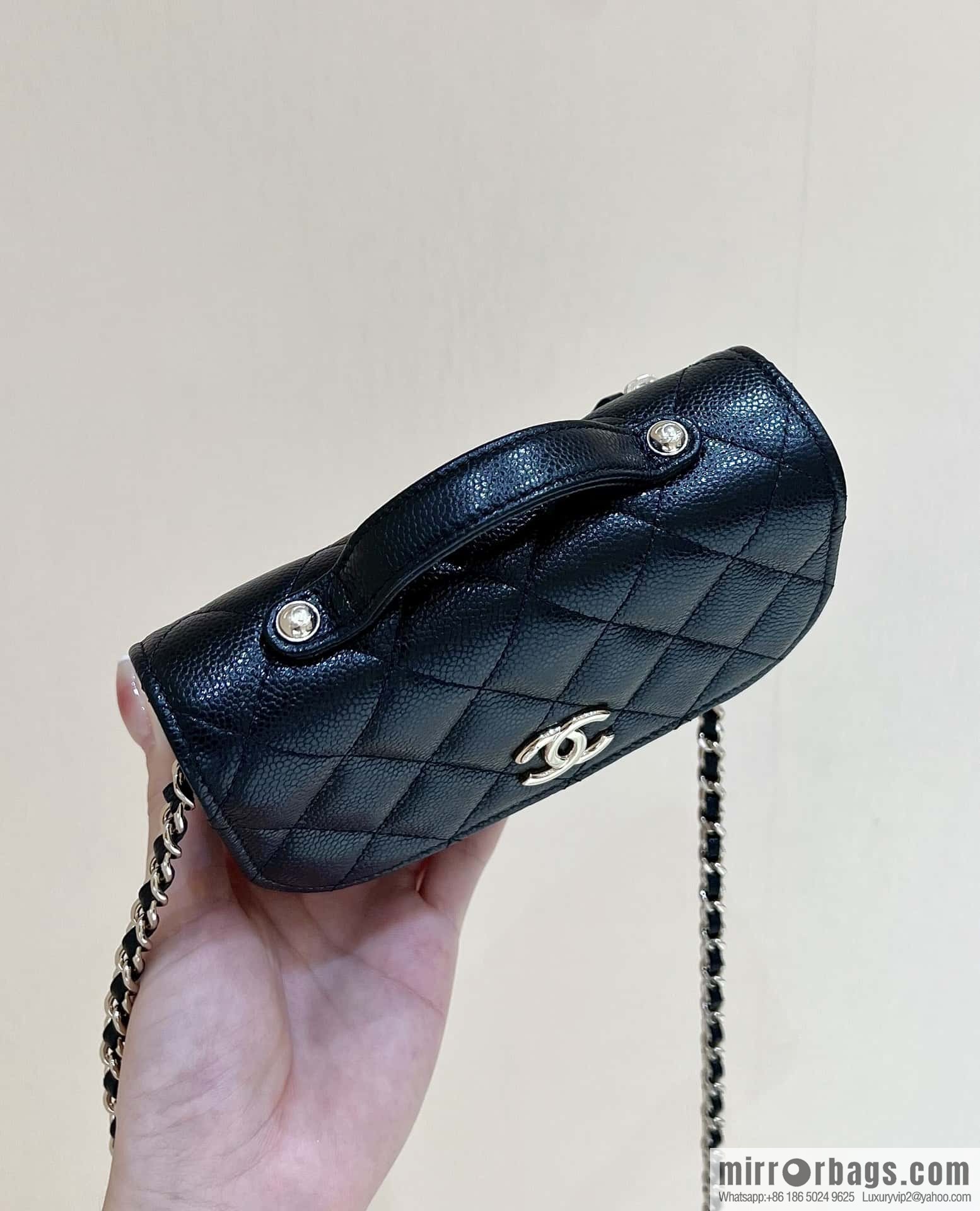 CHANEL 22b autumn and winter new trailer series mini mailman parcel AP2914