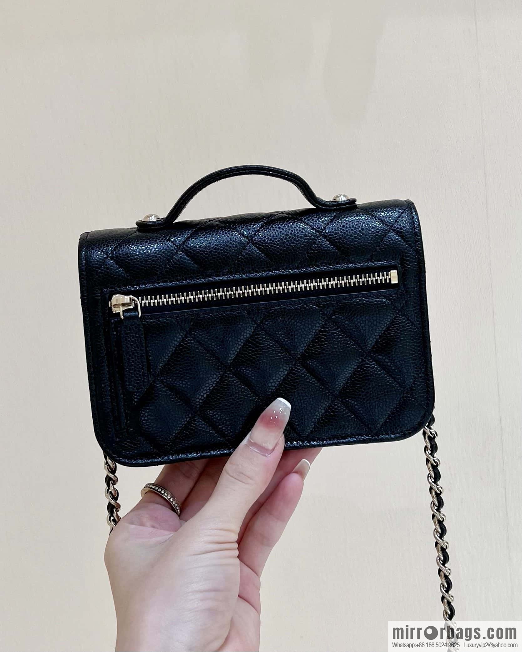 CHANEL 22b autumn and winter new trailer series mini mailman parcel AP2914