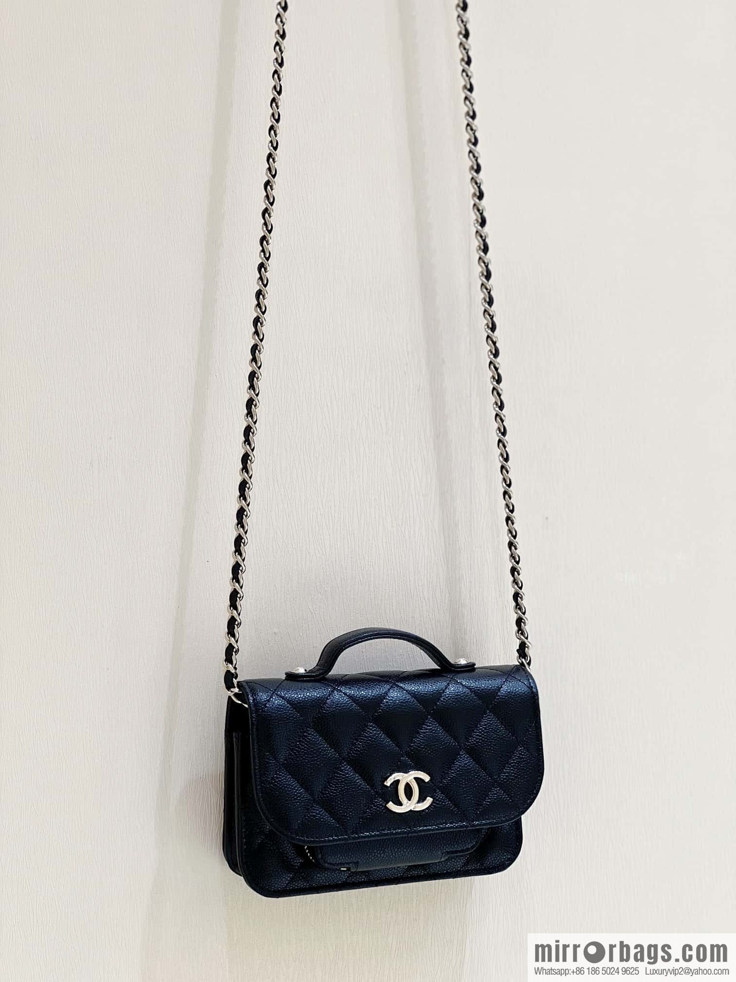 CHANEL 22b autumn and winter new trailer series mini mailman parcel AP2914