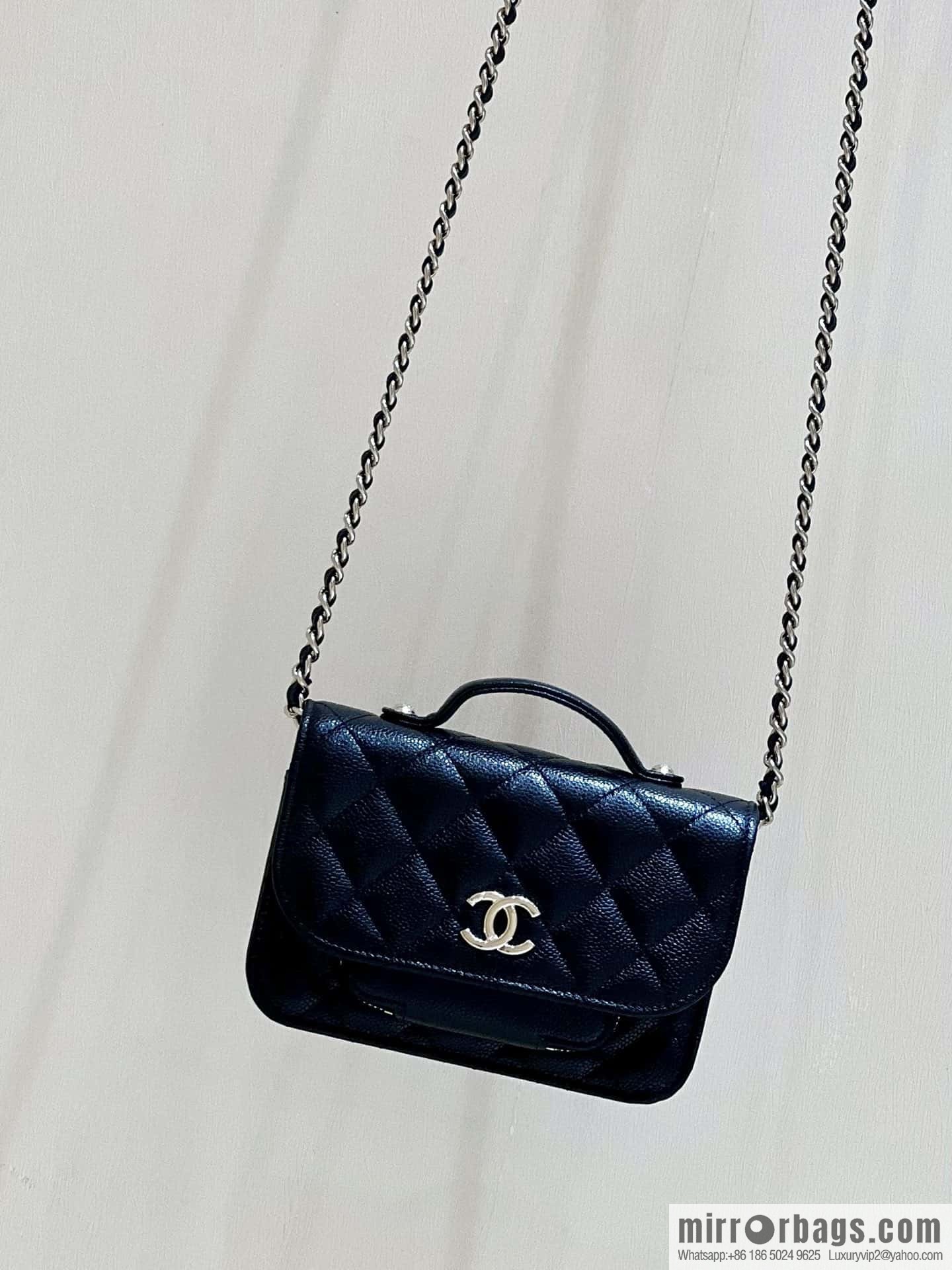 CHANEL 22b autumn and winter new trailer series mini mailman parcel AP2914