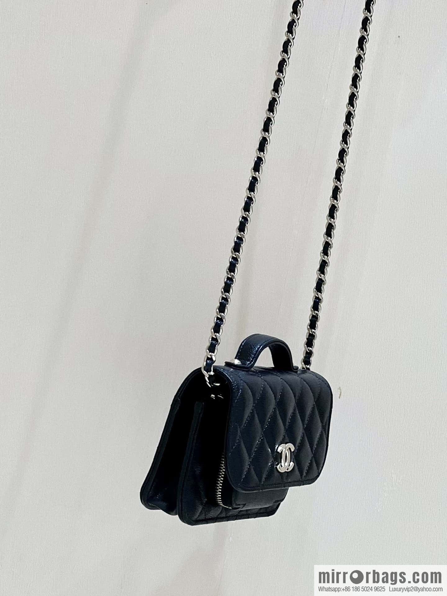 CHANEL 22b autumn and winter new trailer series mini mailman parcel AP2914