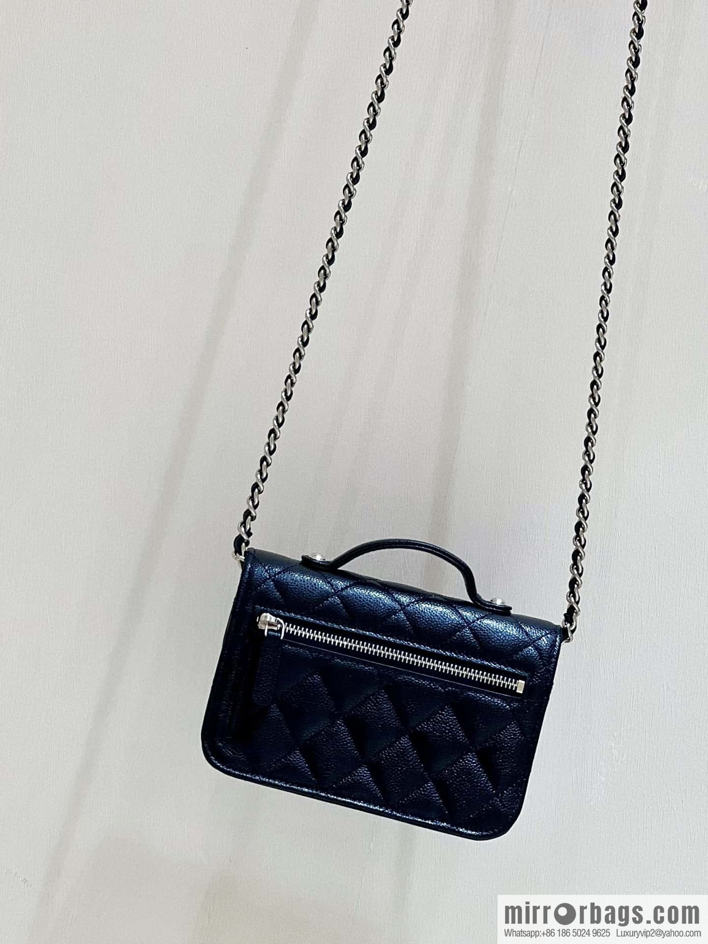 CHANEL 22b autumn and winter new trailer series mini mailman parcel AP2914