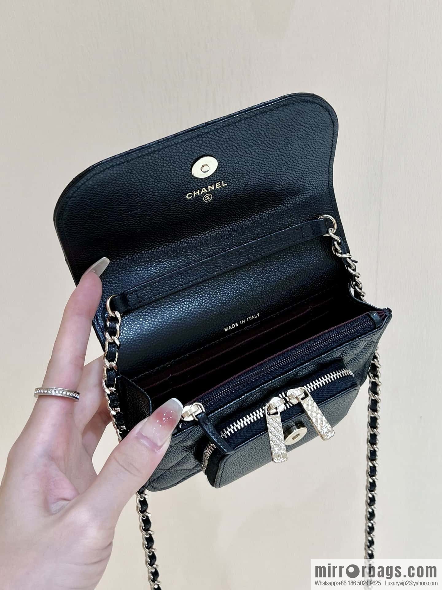 CHANEL 22b autumn and winter new trailer series mini mailman parcel AP2914