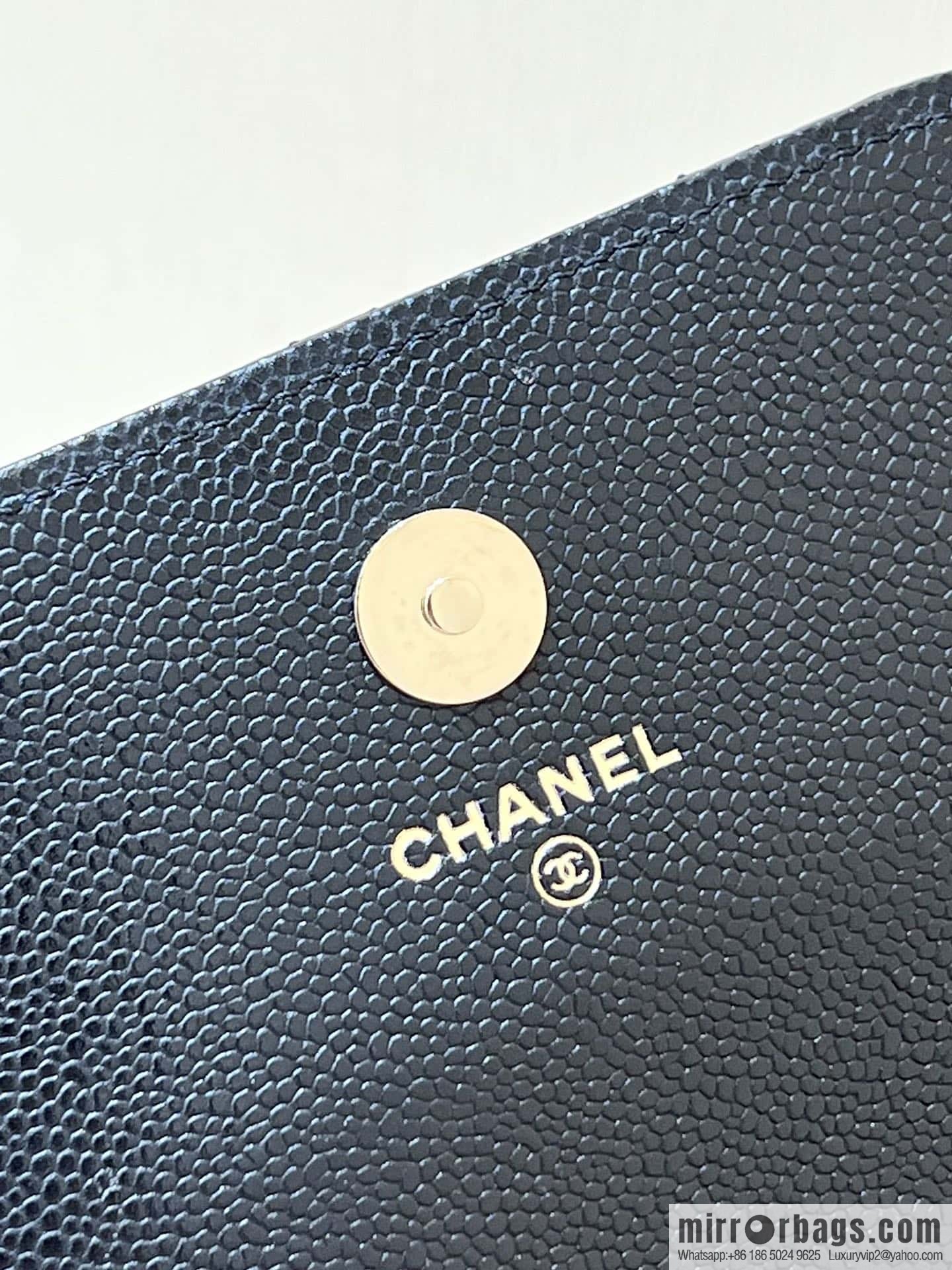 CHANEL 22b autumn and winter new trailer series mini mailman parcel AP2914