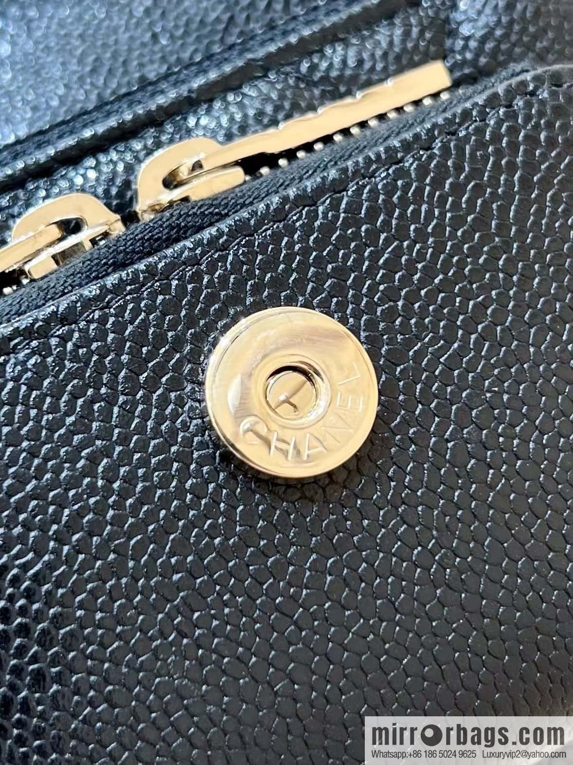 CHANEL 22b autumn and winter new trailer series mini mailman parcel AP2914