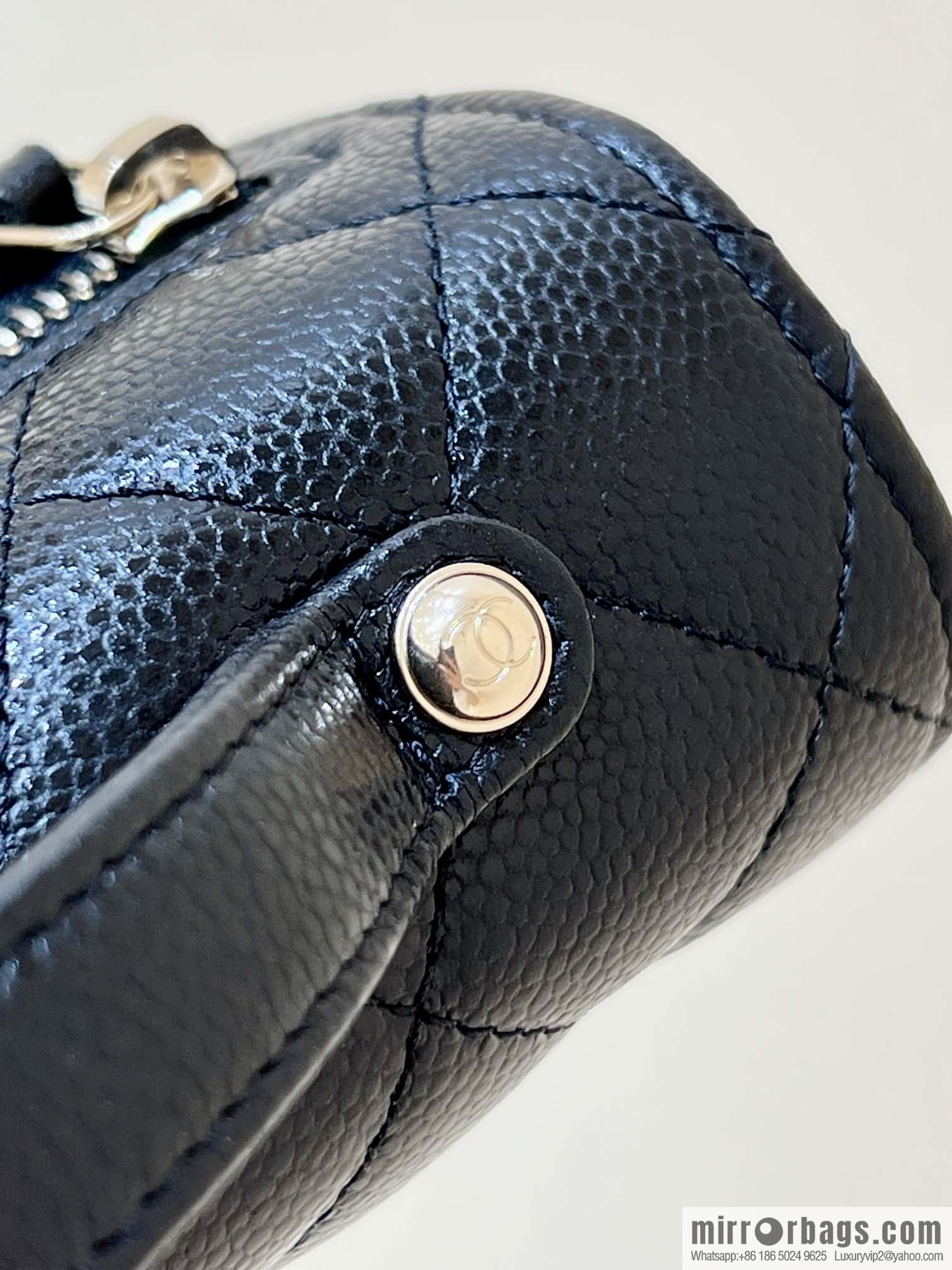 CHANEL 22b autumn and winter new trailer series mini mailman parcel AP2914