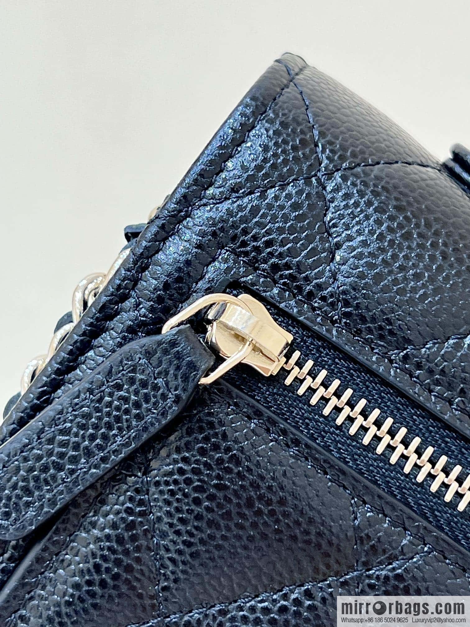 CHANEL 22b autumn and winter new trailer series mini mailman parcel AP2914