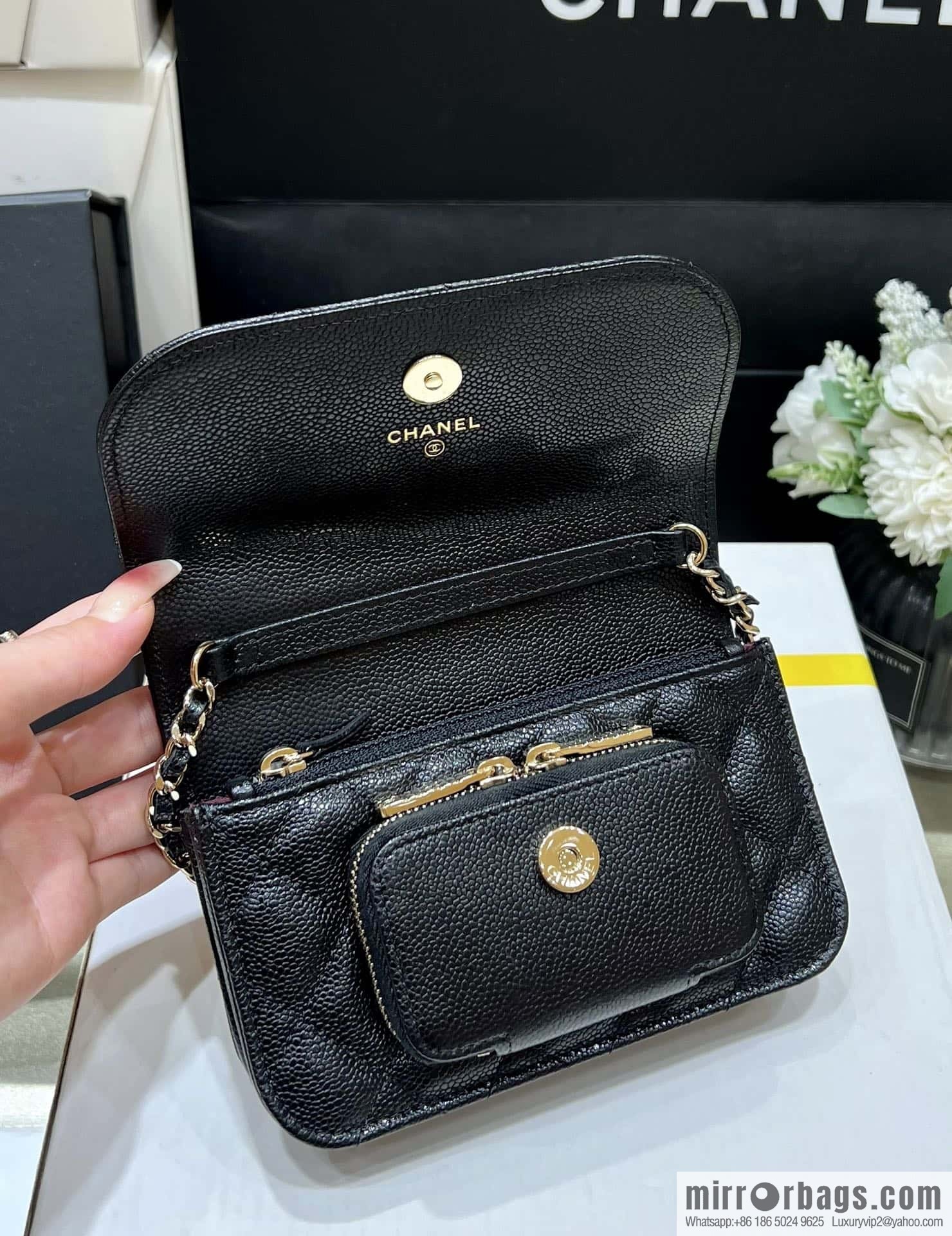 CHANEL 22b autumn and winter new trailer series mini mailman parcel AP2914