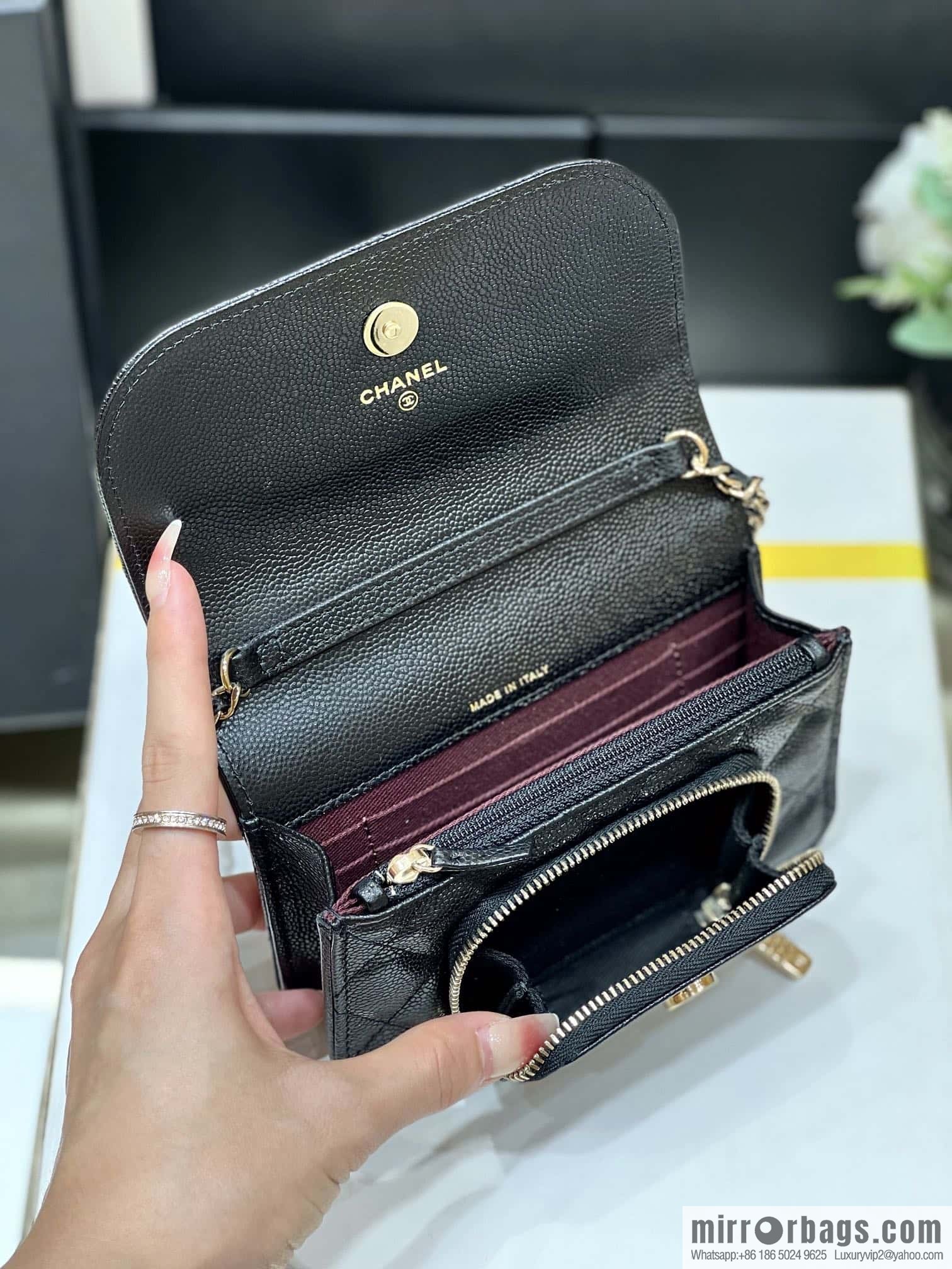 CHANEL 22b autumn and winter new trailer series mini mailman parcel AP2914
