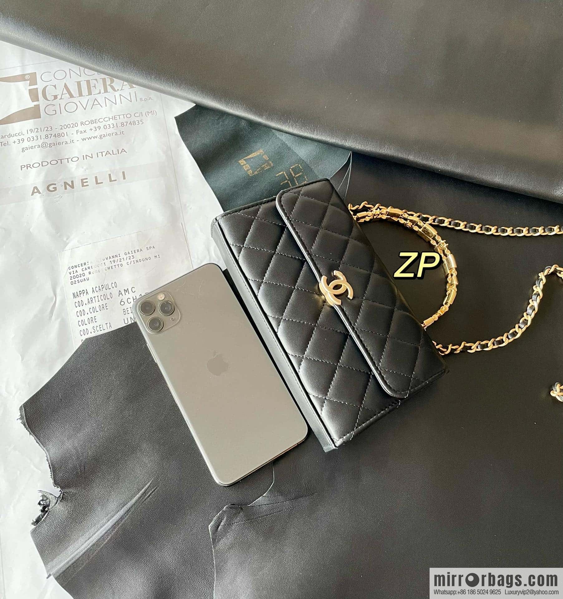 CHANEL 22b autumn and winter new trailer series Kelly enamel handle bag AP2946