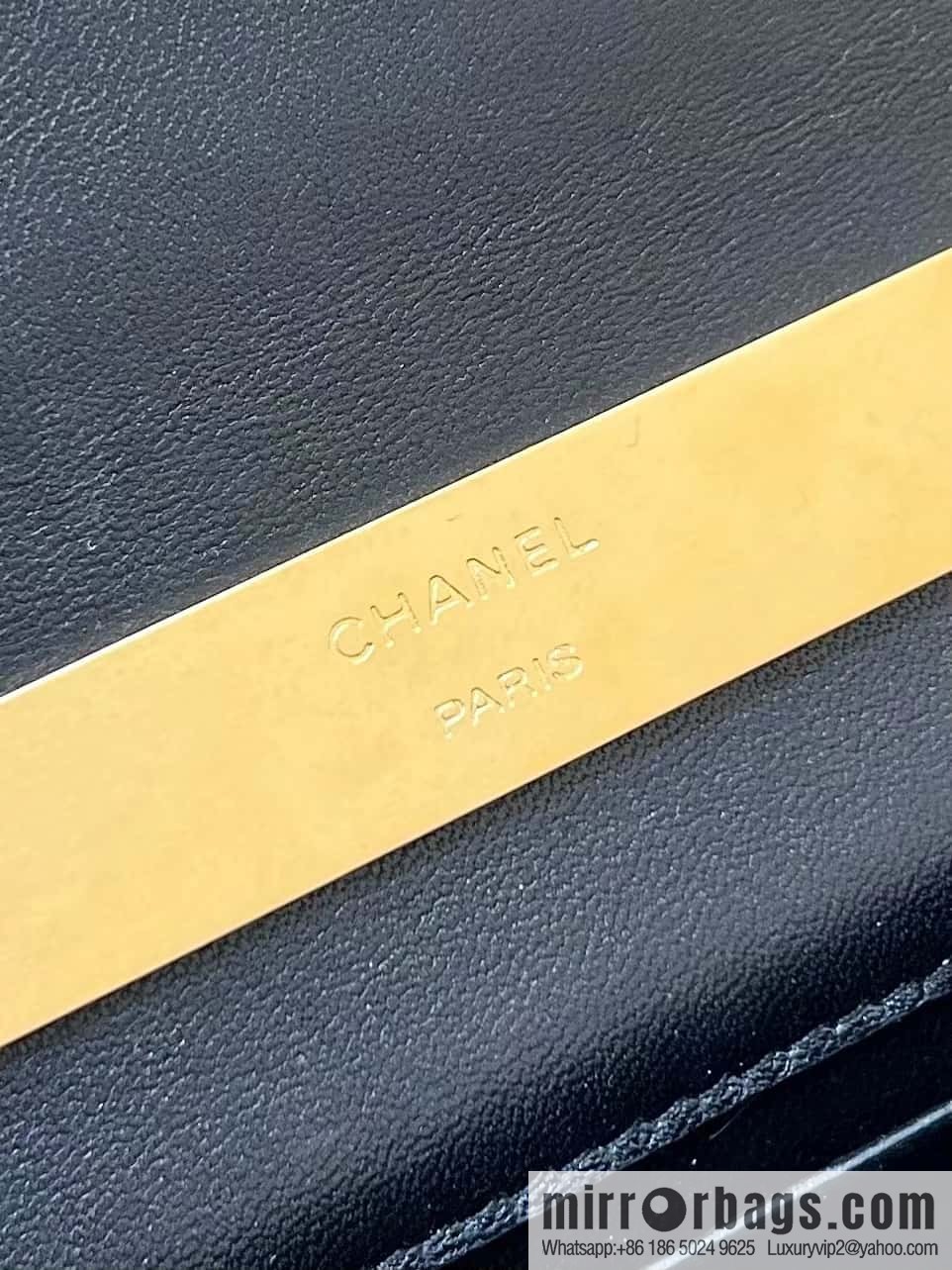 CHANEL 22b autumn and winter new trailer series Kelly enamel handle bag AP2946
