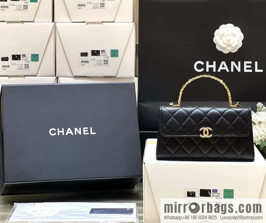 CHANEL 22b autumn and winter new trailer series Kelly enamel handle bag AP2946