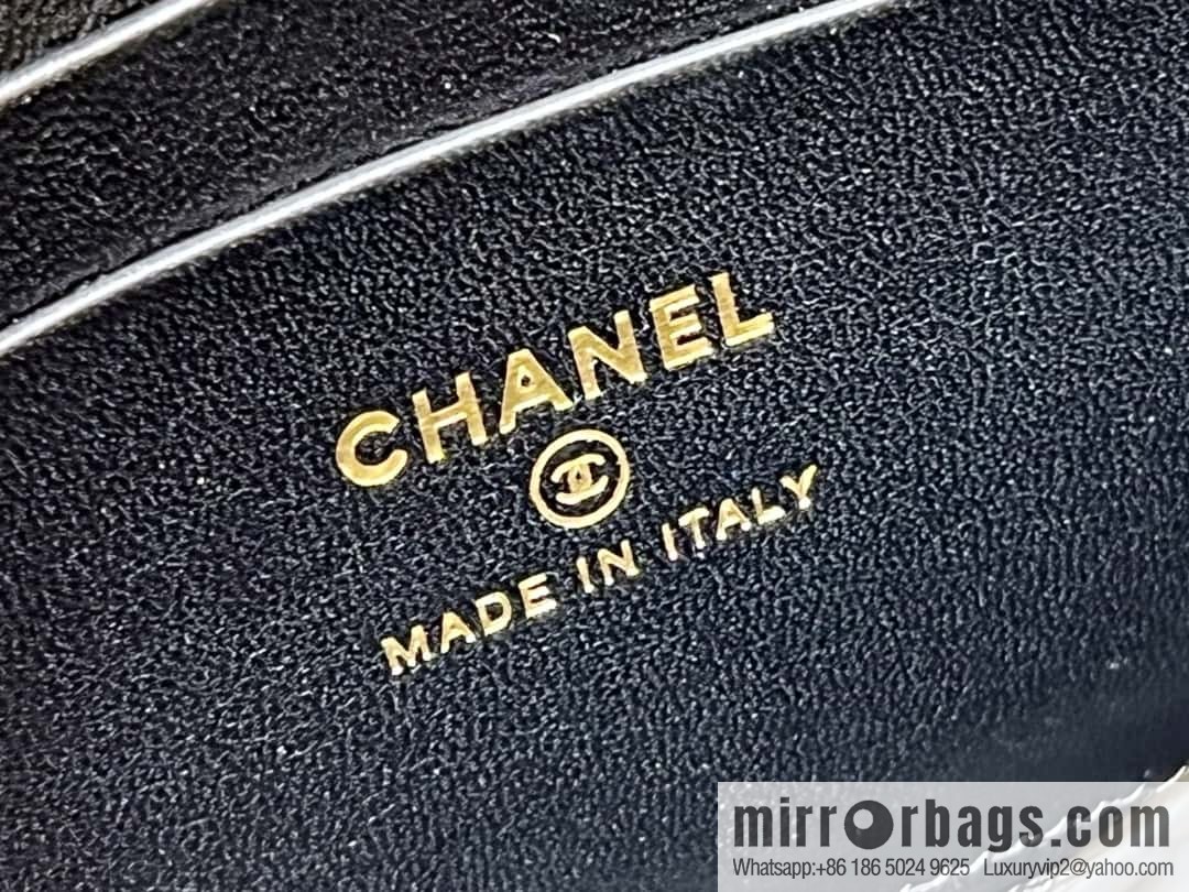 CHANEL 22b autumn and winter new trailer series Kelly enamel handle bag AP2946