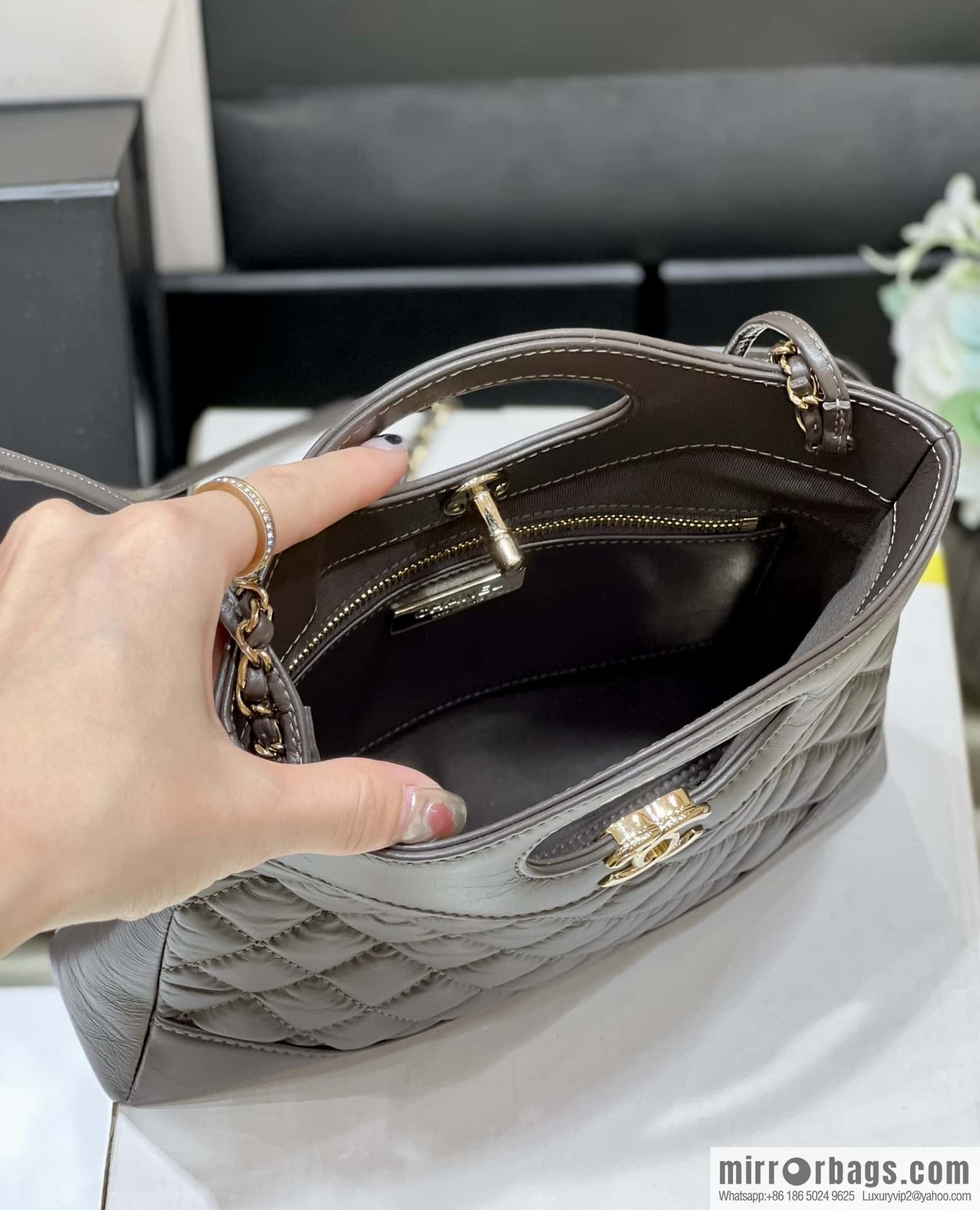 CHANEL 23A Superior Handicraft Series 31bag mini AS4133