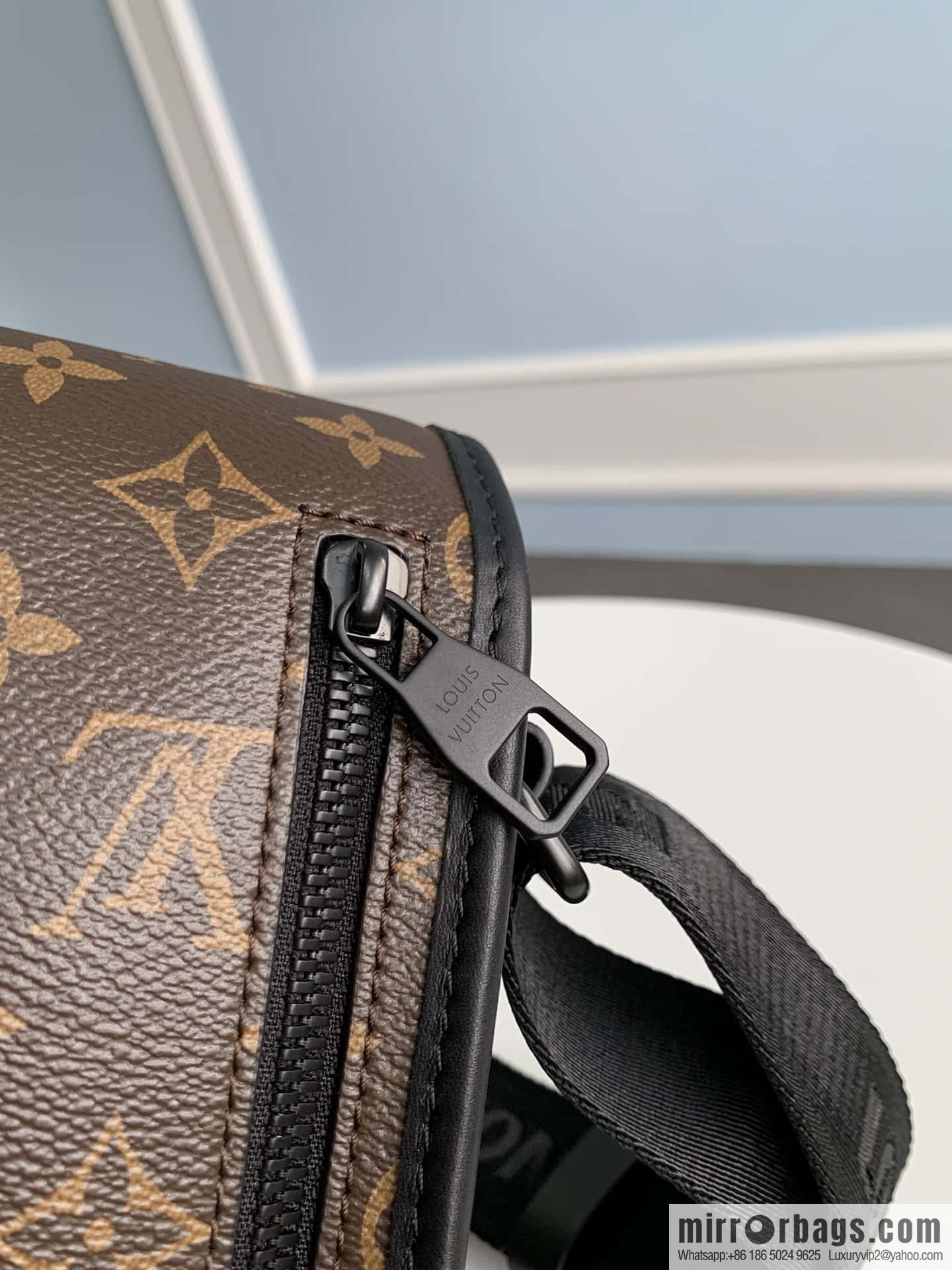 LV M46442 ARCHY small messenger bag