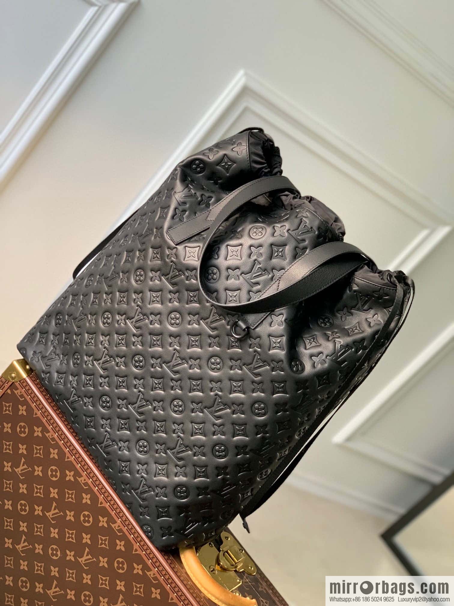 LV M46554 Helmet Bag