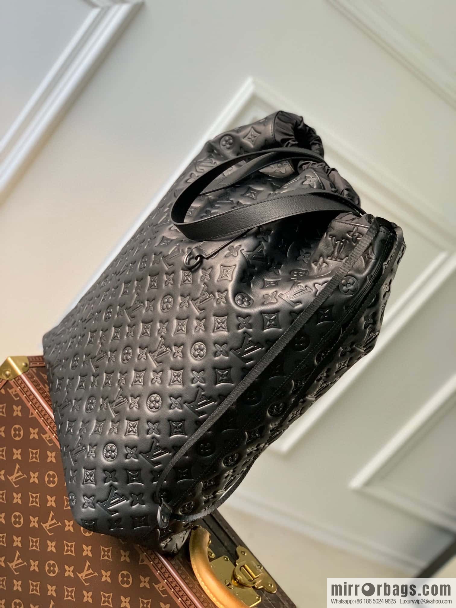 LV M46554 Helmet Bag