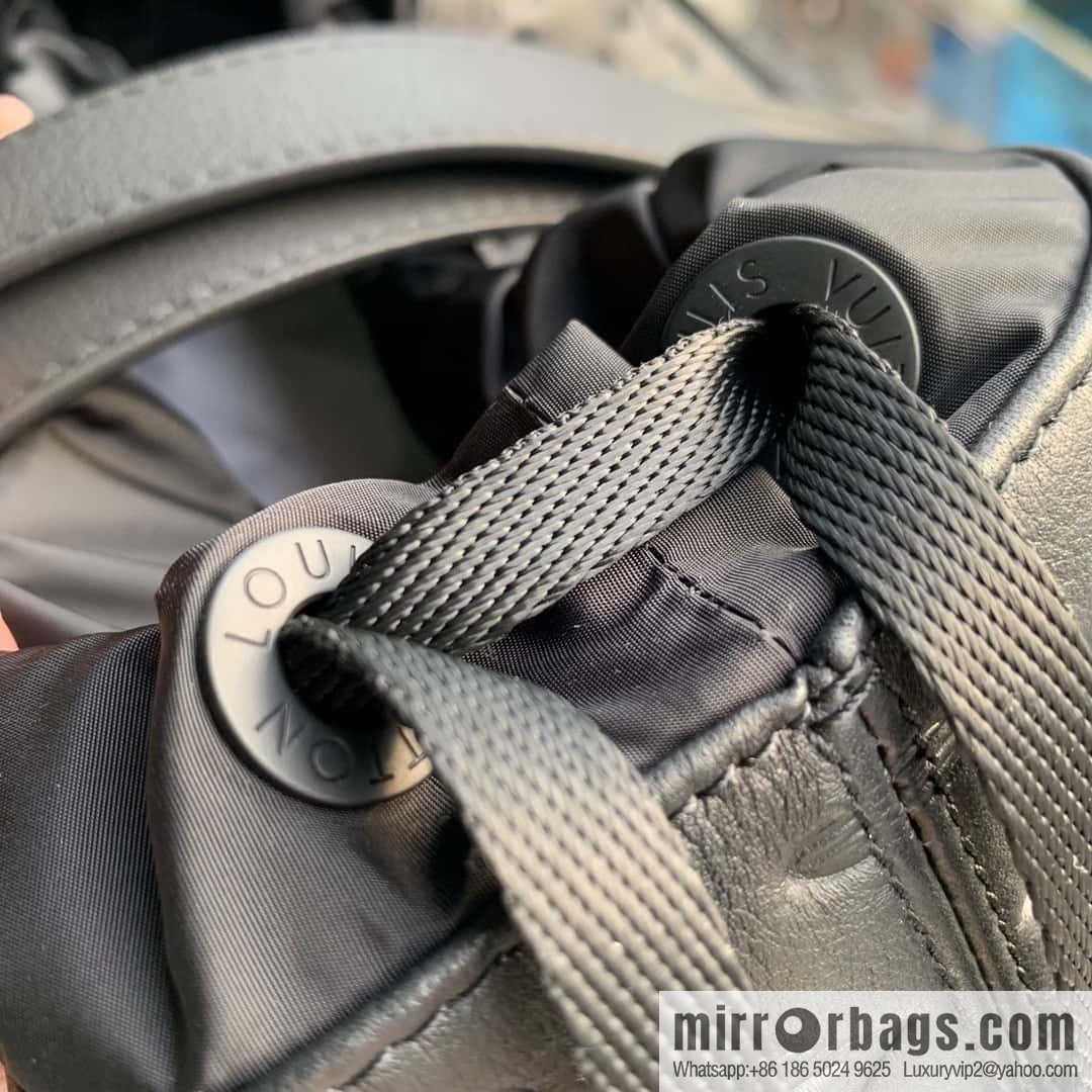 LV M46554 Helmet Bag
