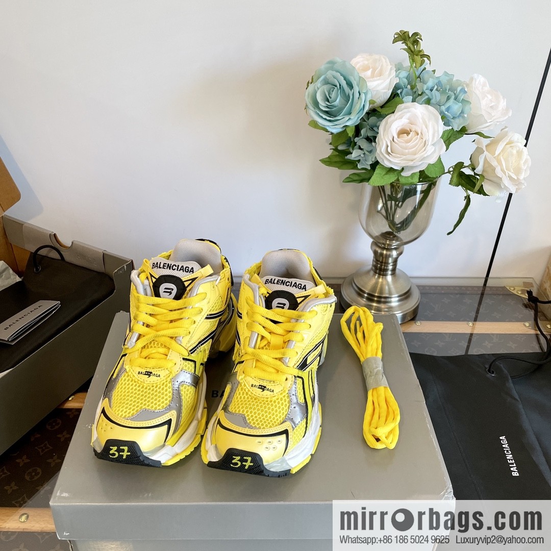 𝐁𝐚𝐥𝐞𝐧𝐜𝐢𝐚𝐠𝐚 𝐑𝐮𝐧𝐧𝐞𝐫| seven generations. Vintage do old dad sneakers