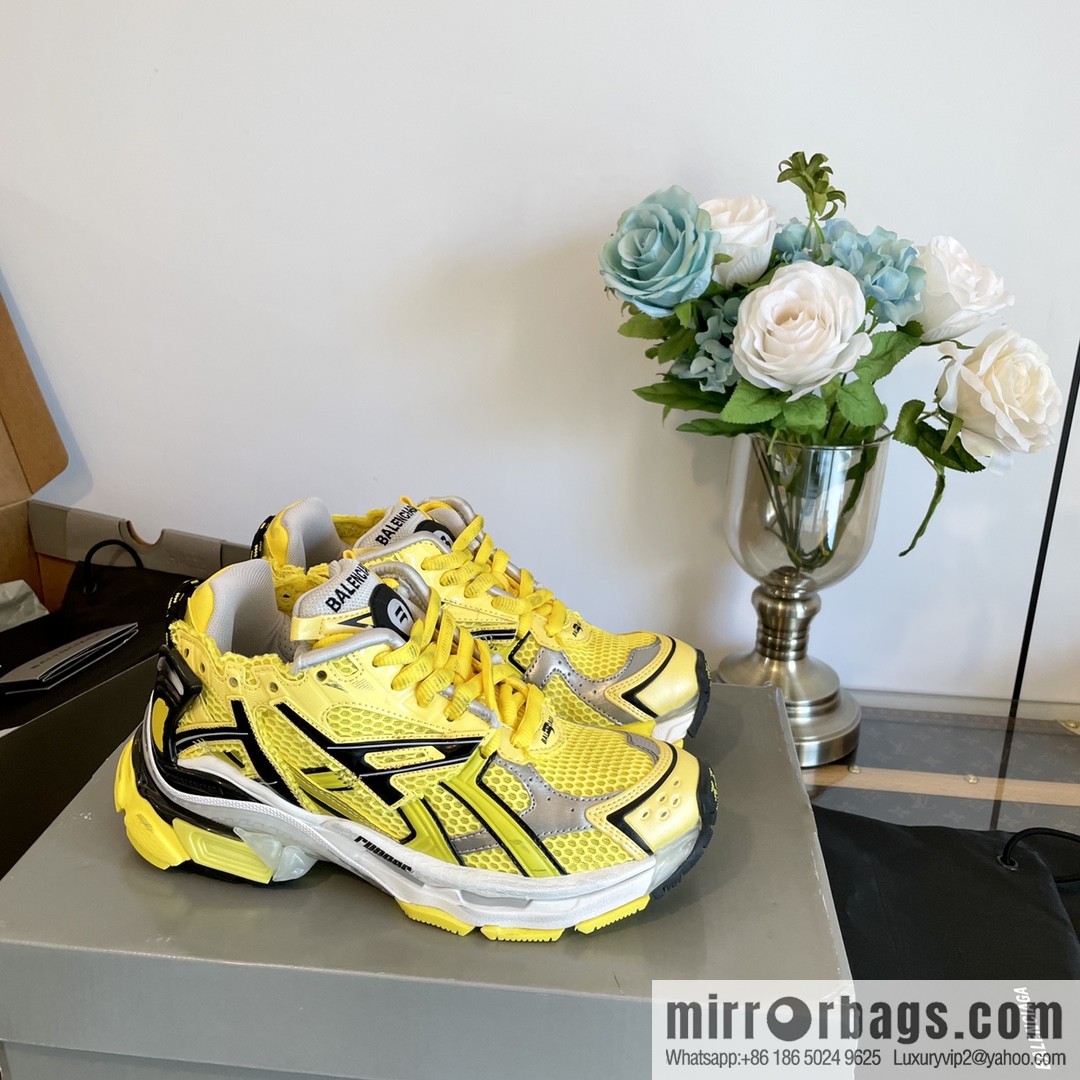 𝐁𝐚𝐥𝐞𝐧𝐜𝐢𝐚𝐠𝐚 𝐑𝐮𝐧𝐧𝐞𝐫| seven generations. Vintage do old dad sneakers