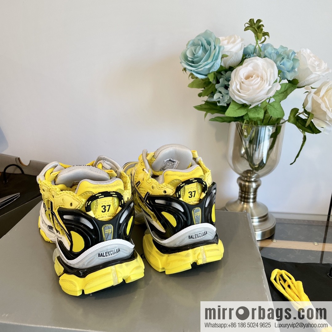 𝐁𝐚𝐥𝐞𝐧𝐜𝐢𝐚𝐠𝐚 𝐑𝐮𝐧𝐧𝐞𝐫| seven generations. Vintage do old dad sneakers