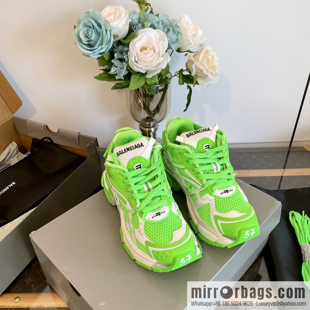 𝐁𝐚𝐥𝐞𝐧𝐜𝐢𝐚𝐠𝐚 𝐑𝐮𝐧𝐧𝐞𝐫| seven generations. Vintage do old dad sneakers